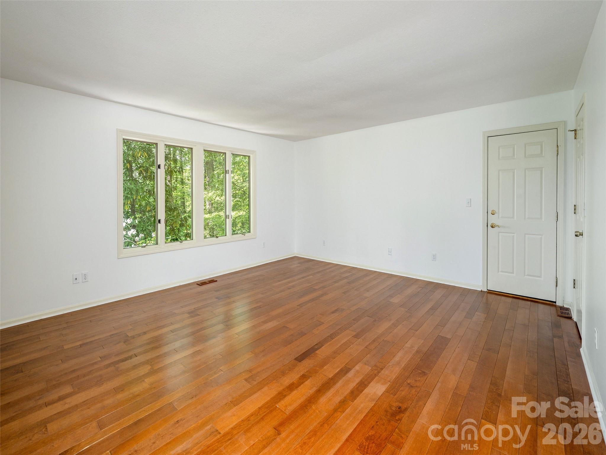 227 Estate Drive — Hendersonville