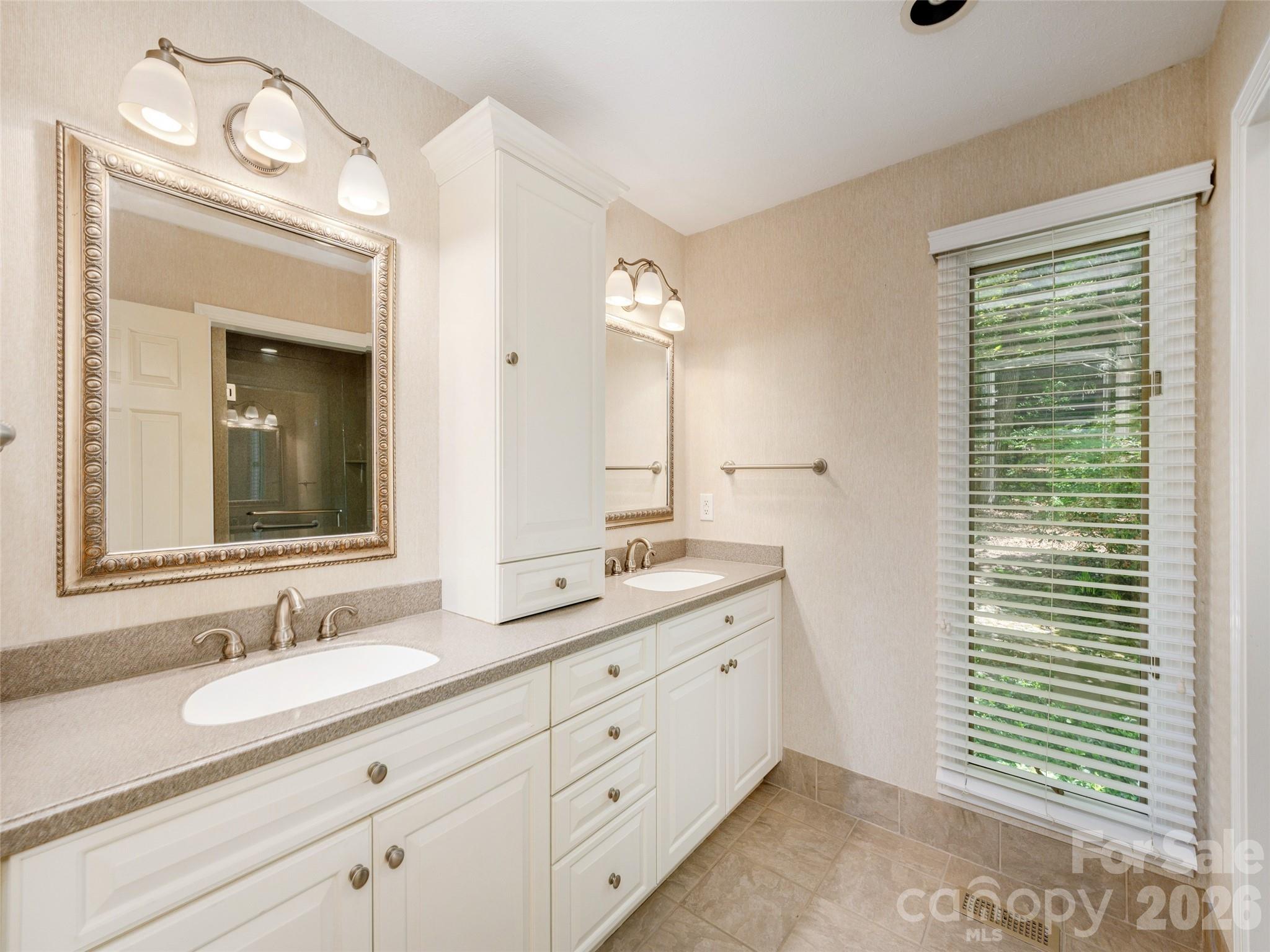 227 Estate Drive — Hendersonville