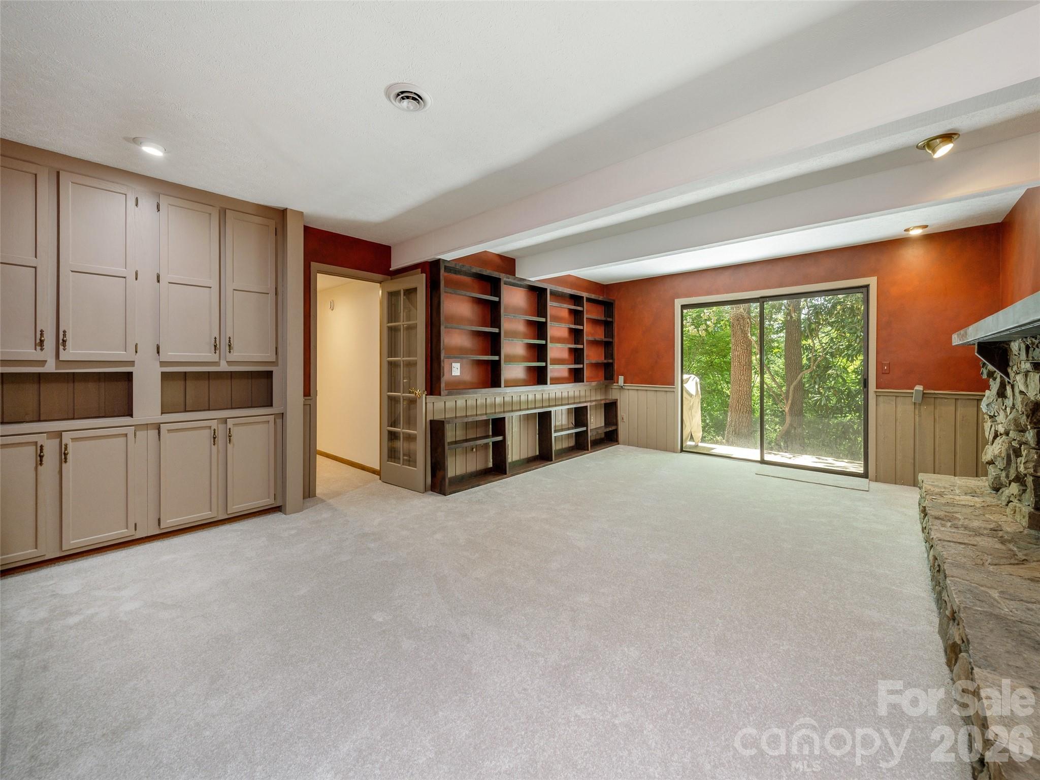 227 Estate Drive — Hendersonville