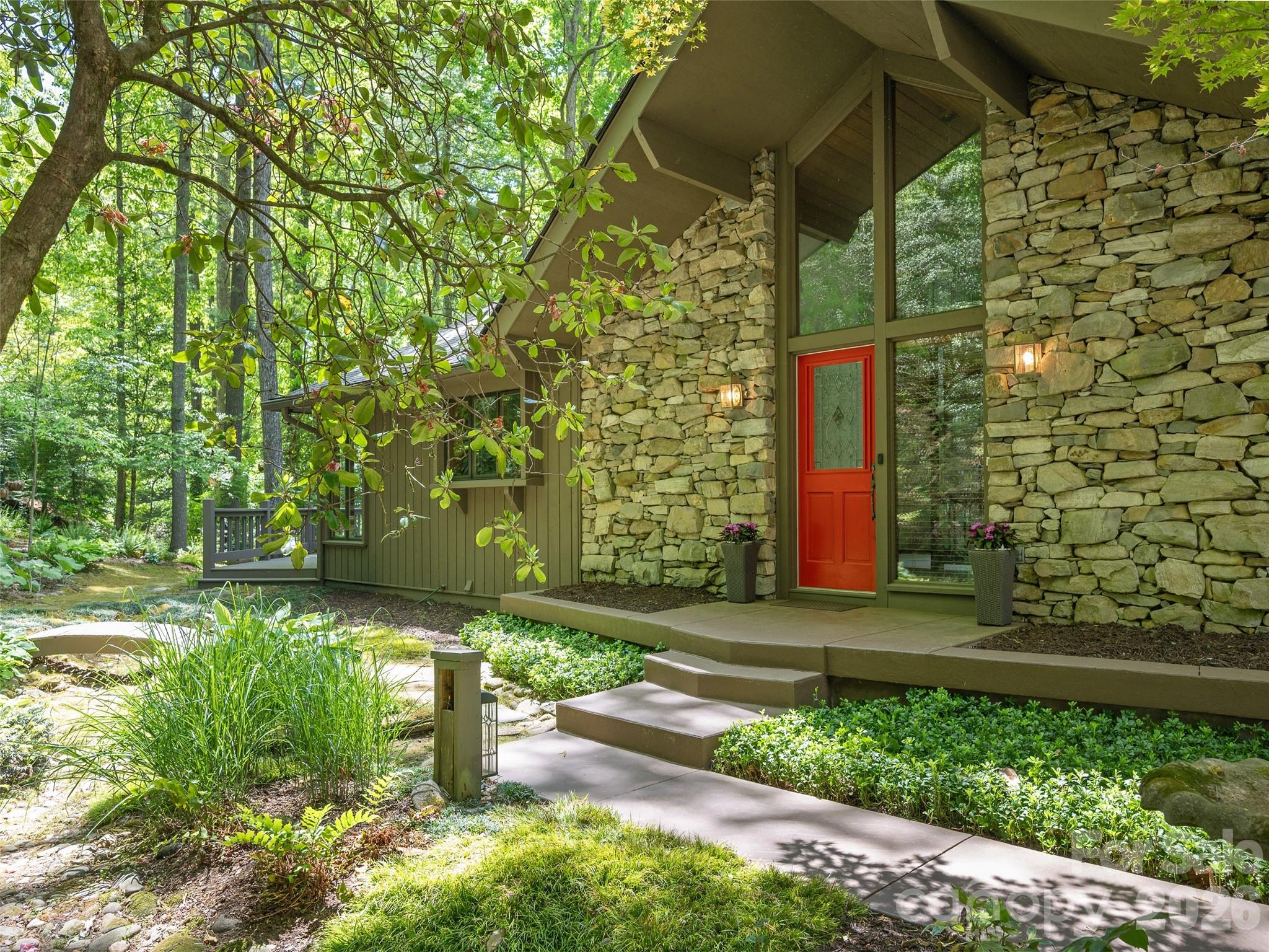 227 Estate Drive — Hendersonville