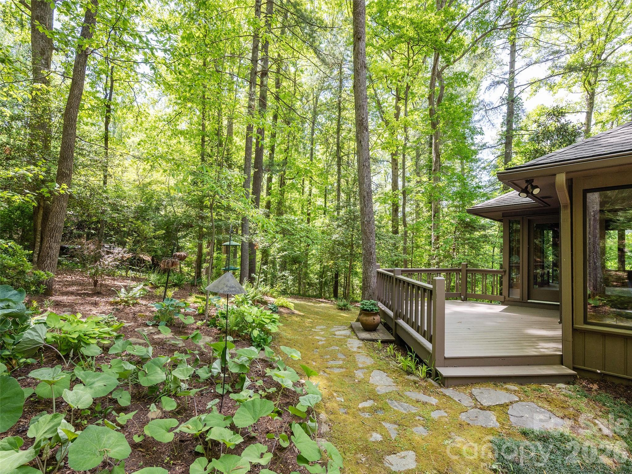227 Estate Drive — Hendersonville