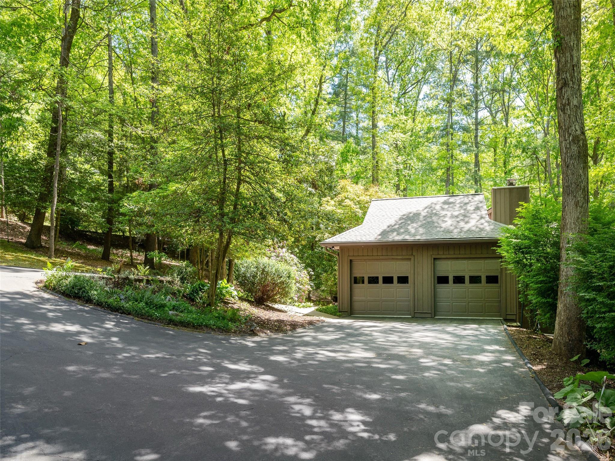 227 Estate Drive — Hendersonville
