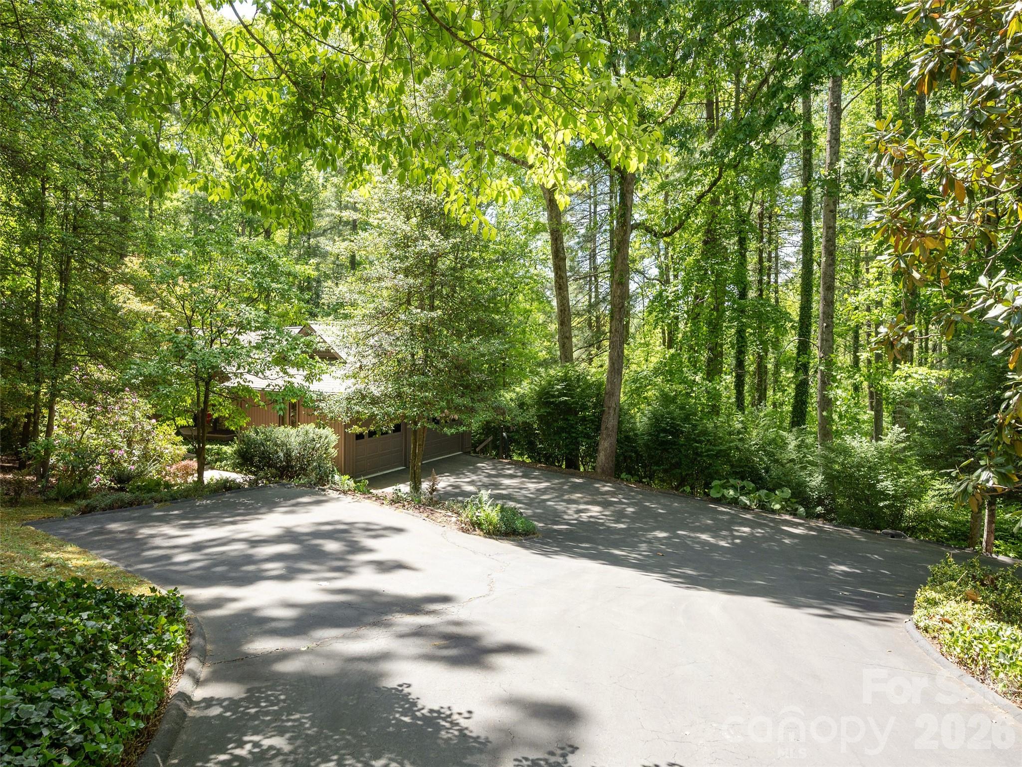 227 Estate Drive — Hendersonville