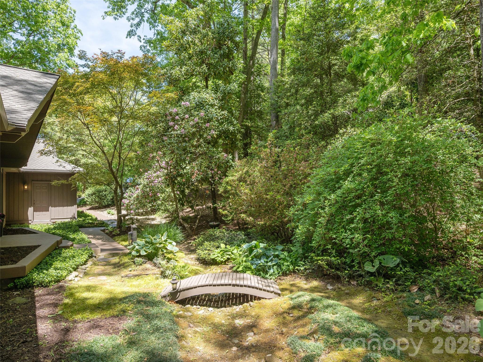 227 Estate Drive — Hendersonville