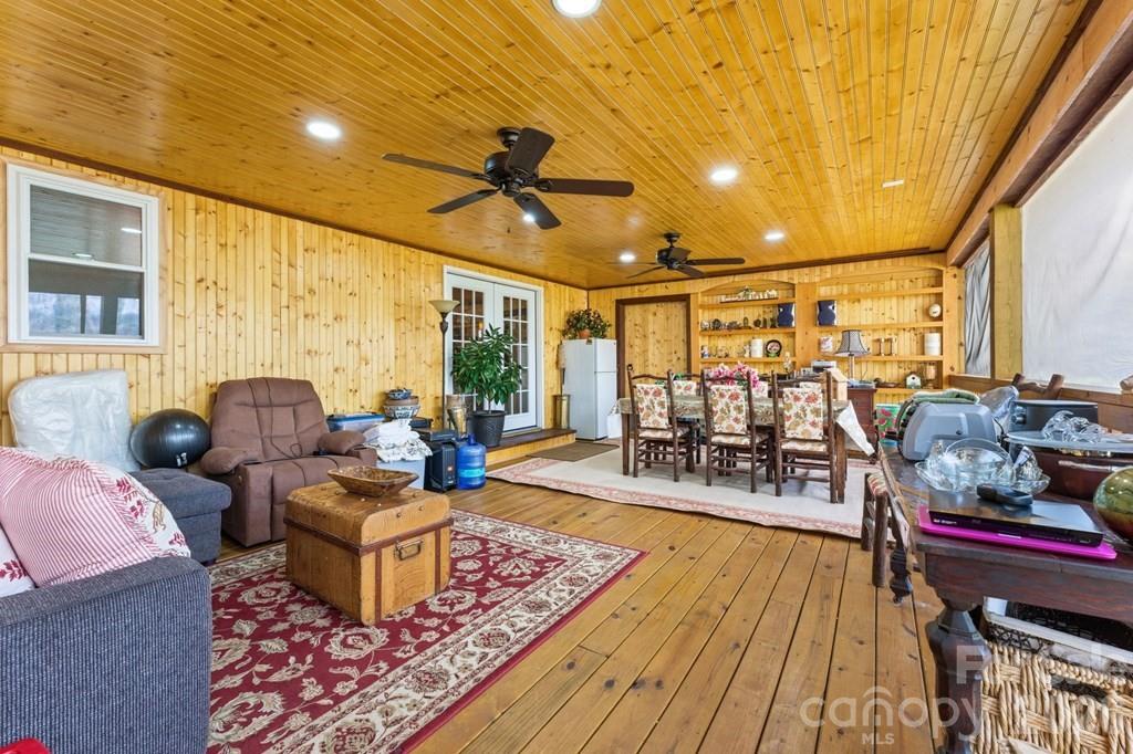 3731 Dillard Road — Highlands