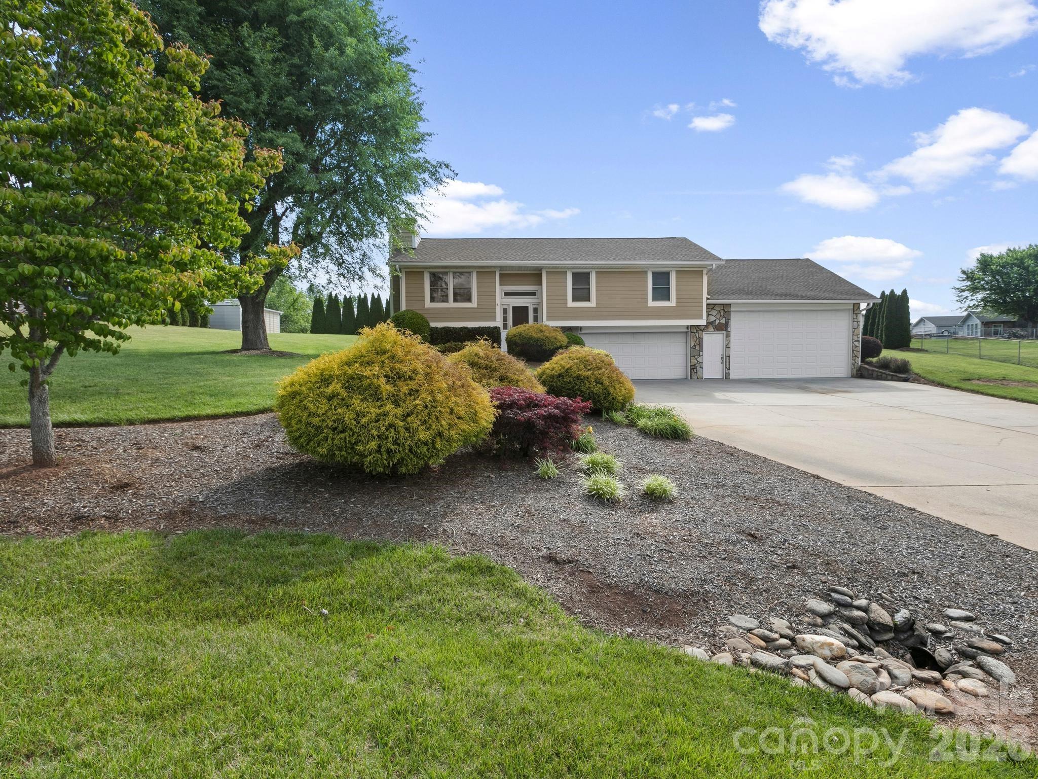 3 Fieldcrest Drive — Candler
