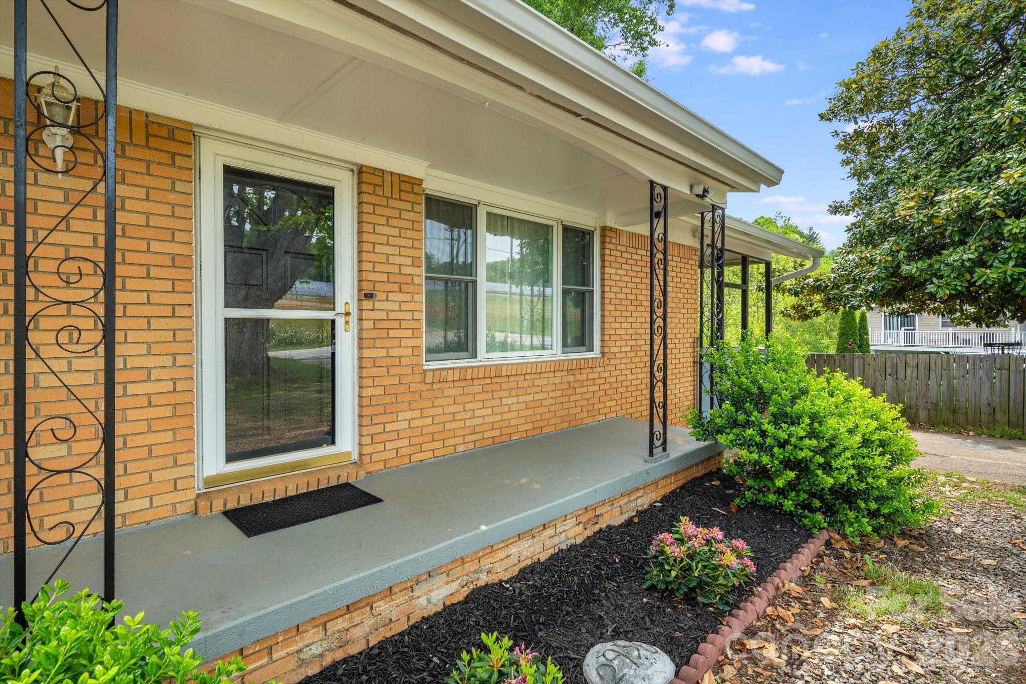 2956 New Leicester Highway — Leicester