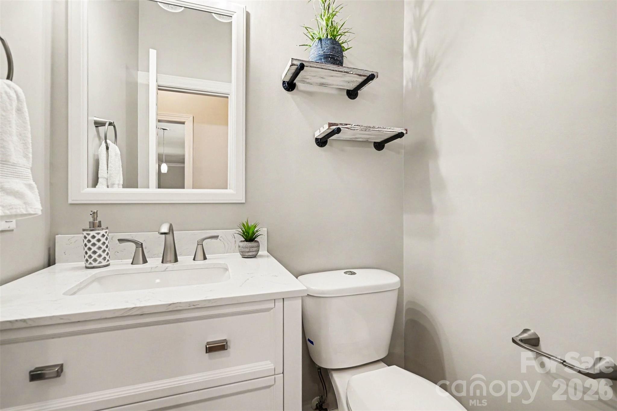 7068 Kidwelly Lane — Matthews