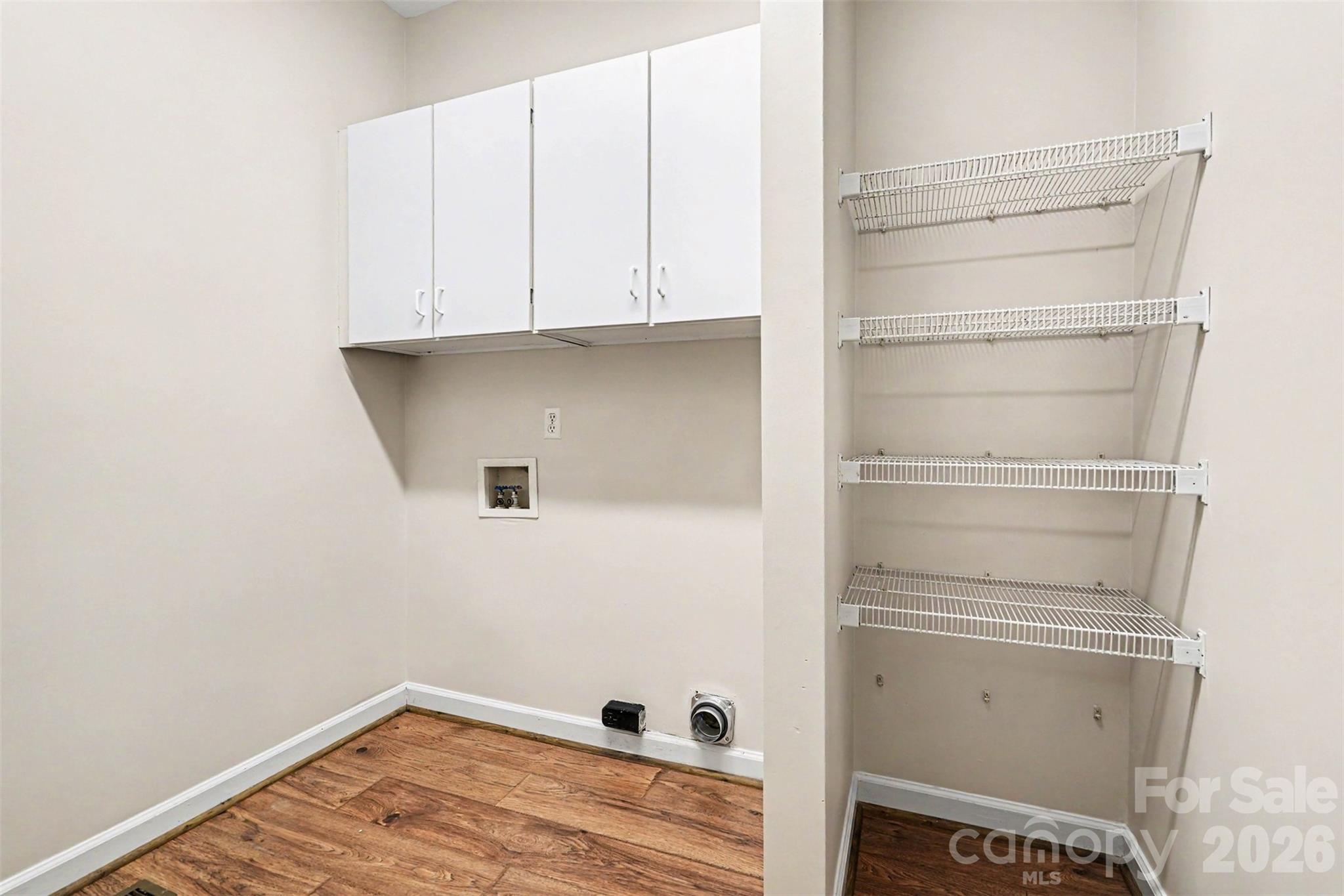 7068 Kidwelly Lane — Matthews