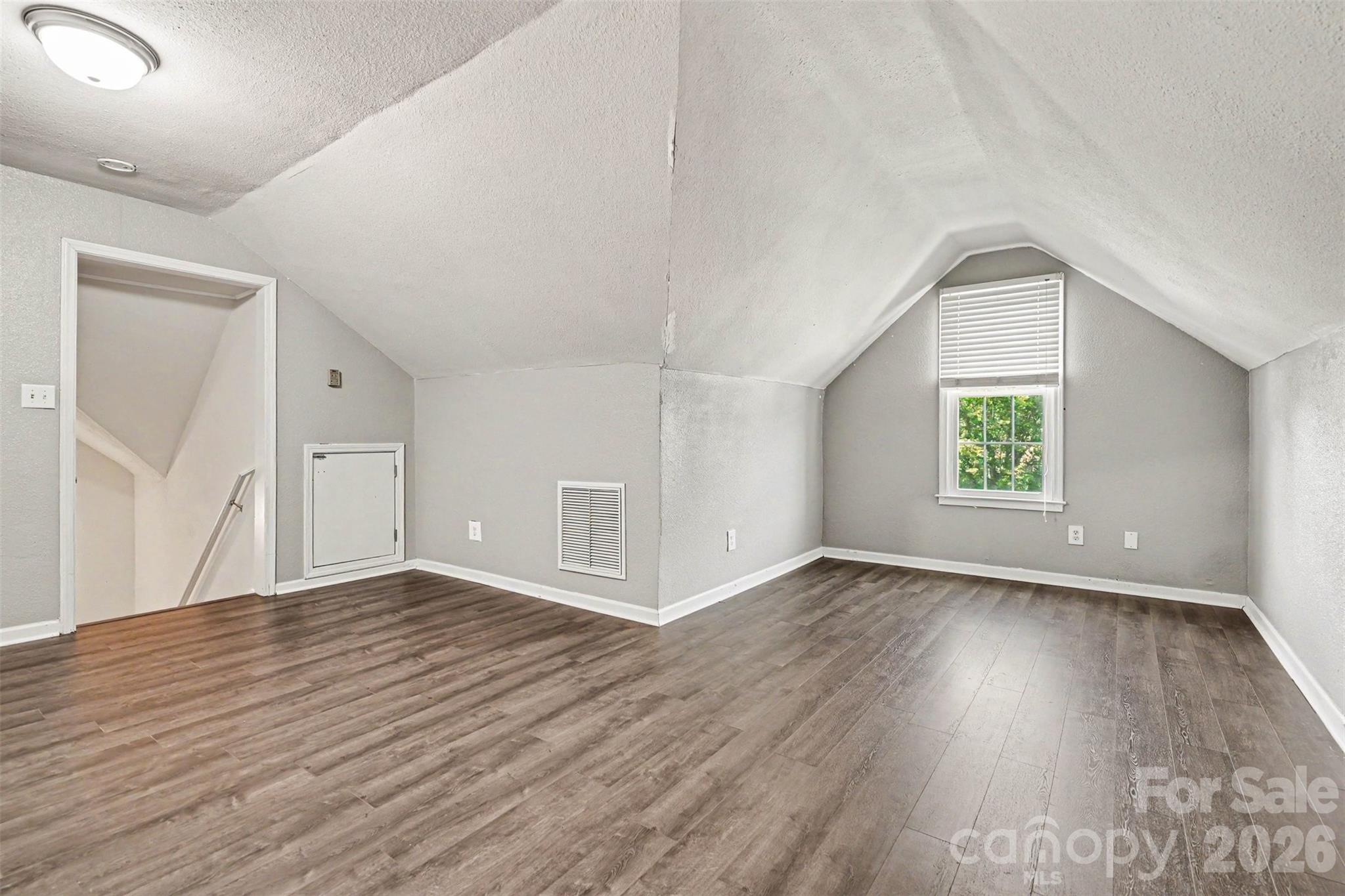 7068 Kidwelly Lane — Matthews