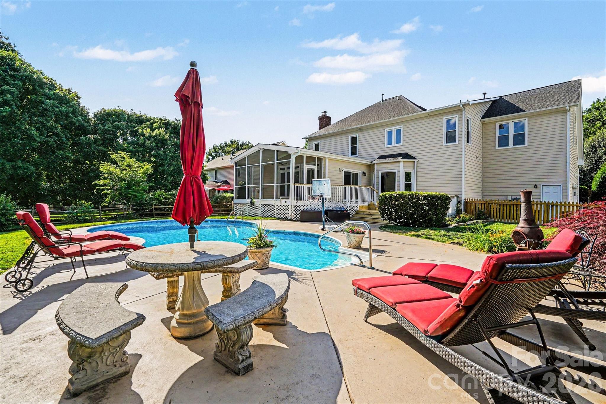 7068 Kidwelly Lane — Matthews