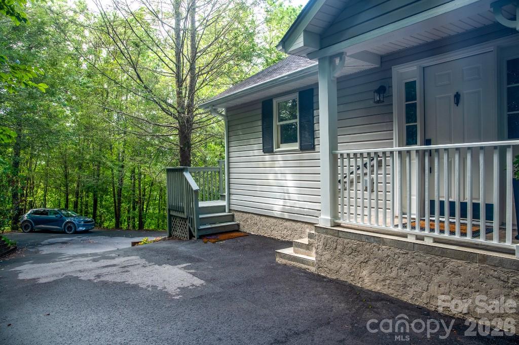 36 Lynx Drive — Black Mountain