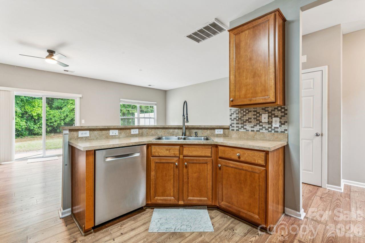 11961 Stratfield Place Circle — Pineville