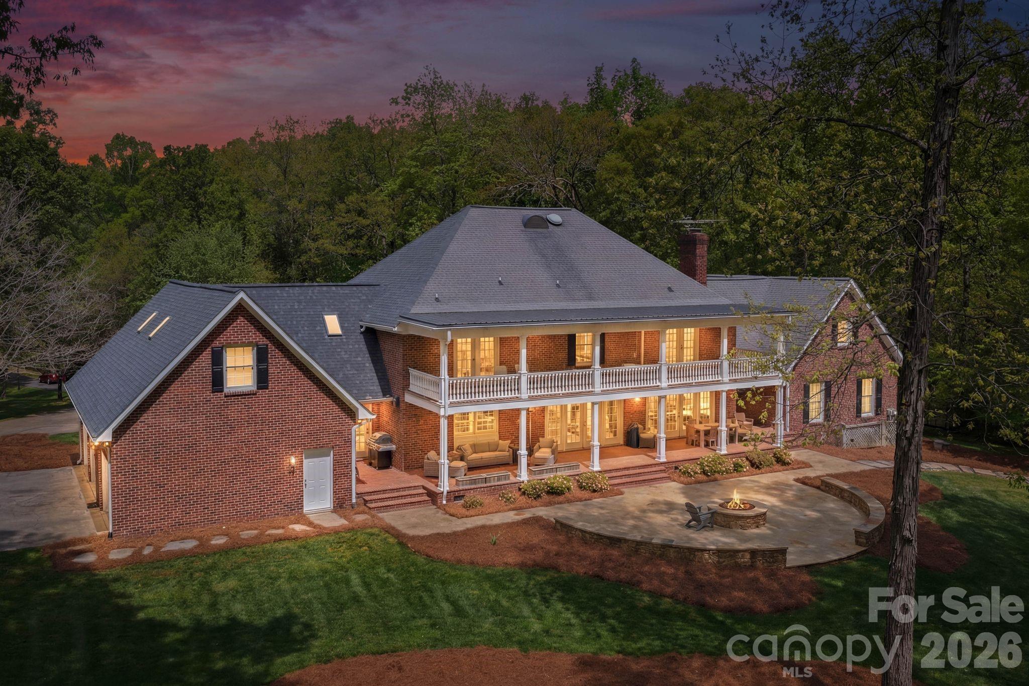 5675 Highway 55 Highway E — Clover