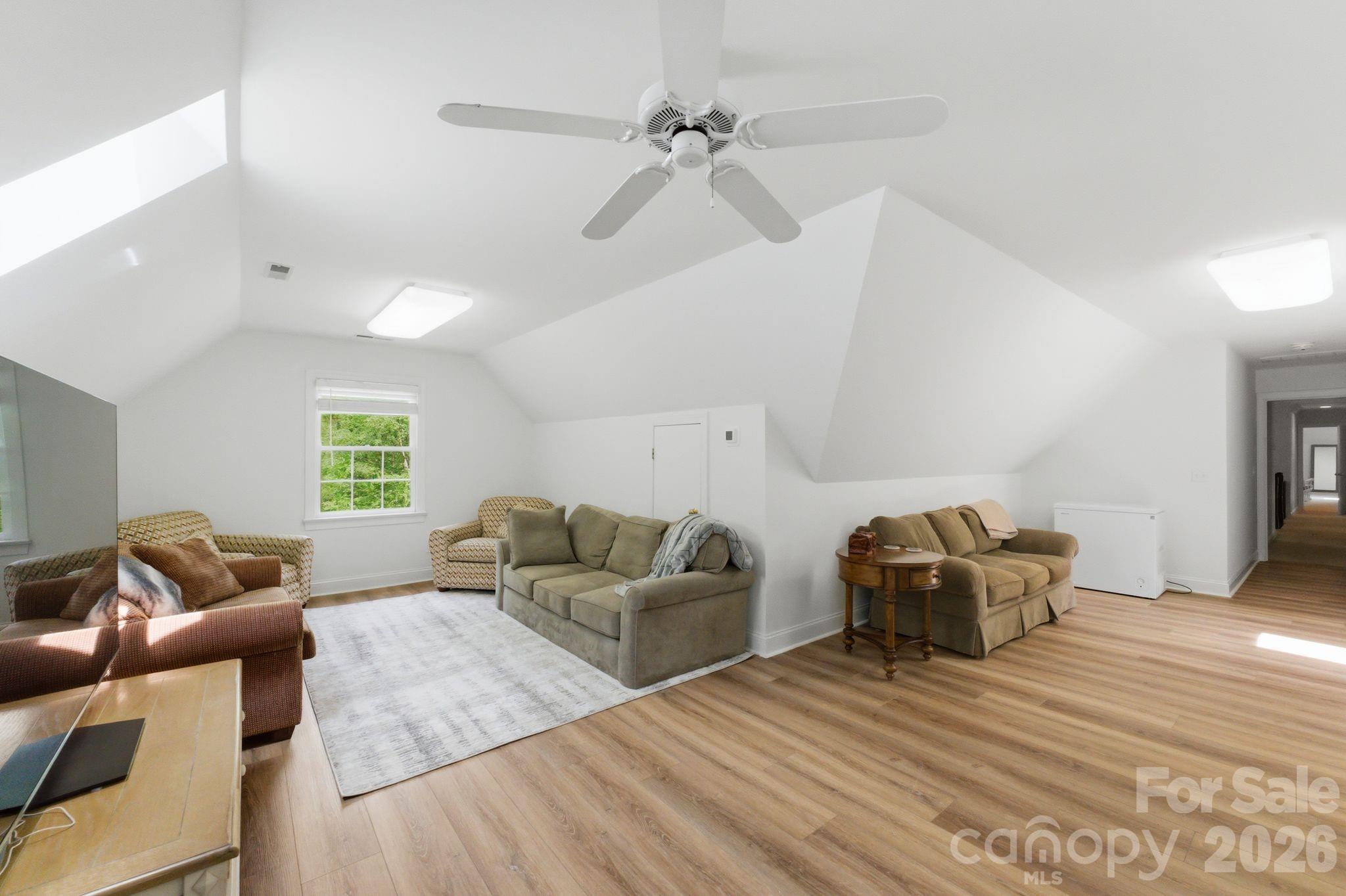 5675 Highway 55 Highway E — Clover