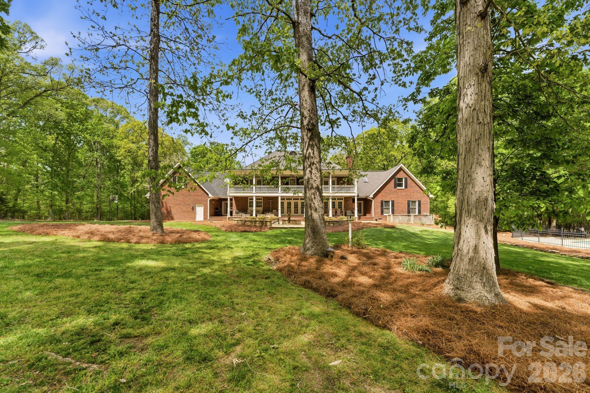 5675 Highway 55 Highway E — Clover