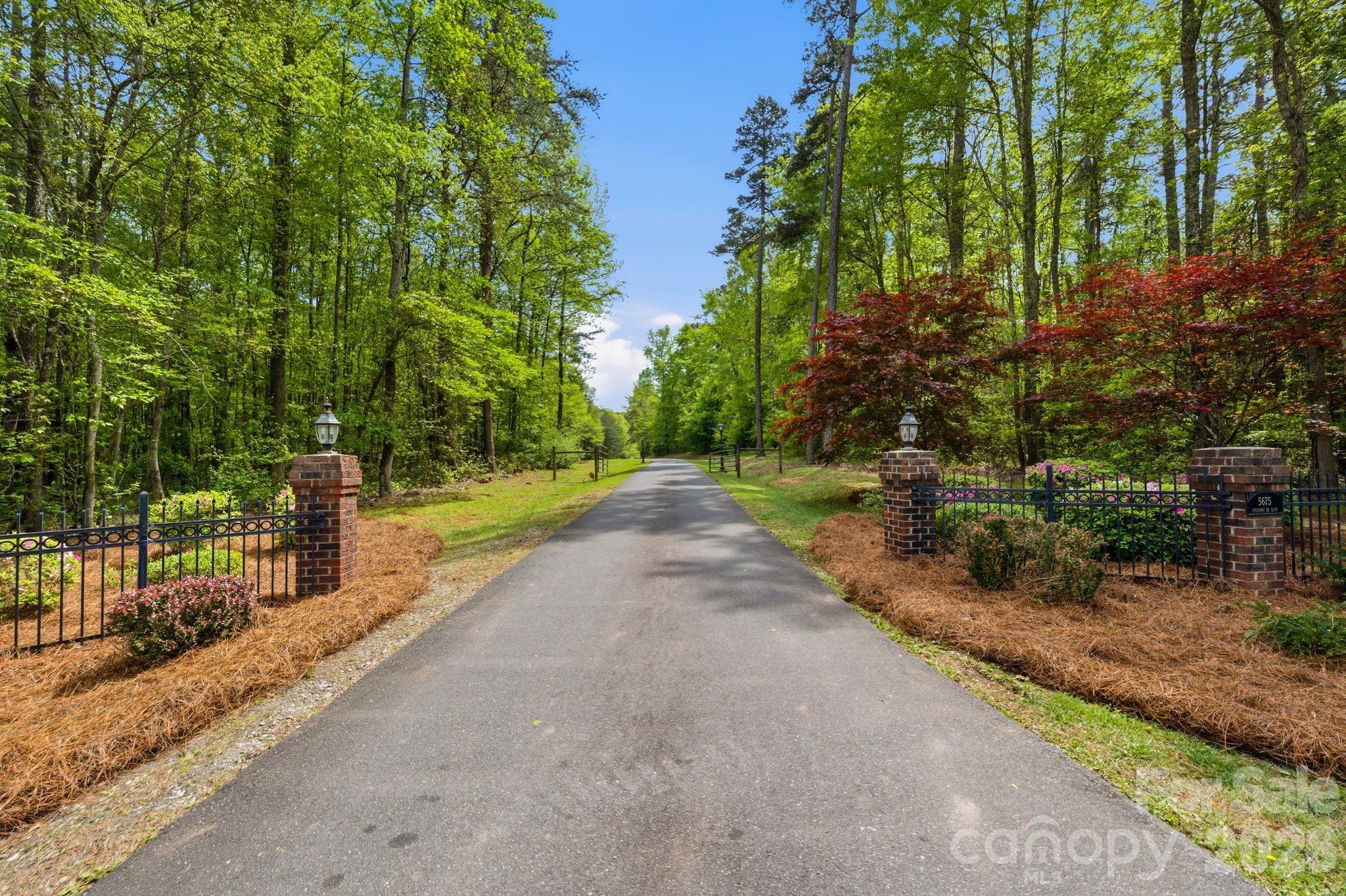 5675 Highway 55 Highway E — Clover