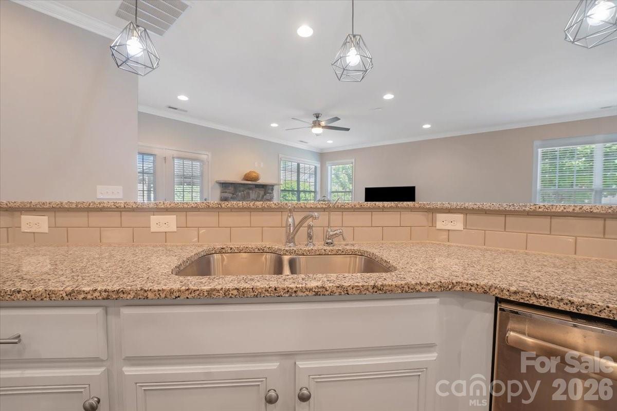 13335 Union Square Drive — Huntersville
