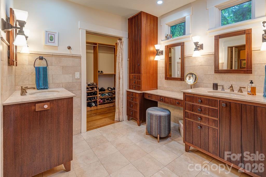 24 Westhaven Drive — Asheville