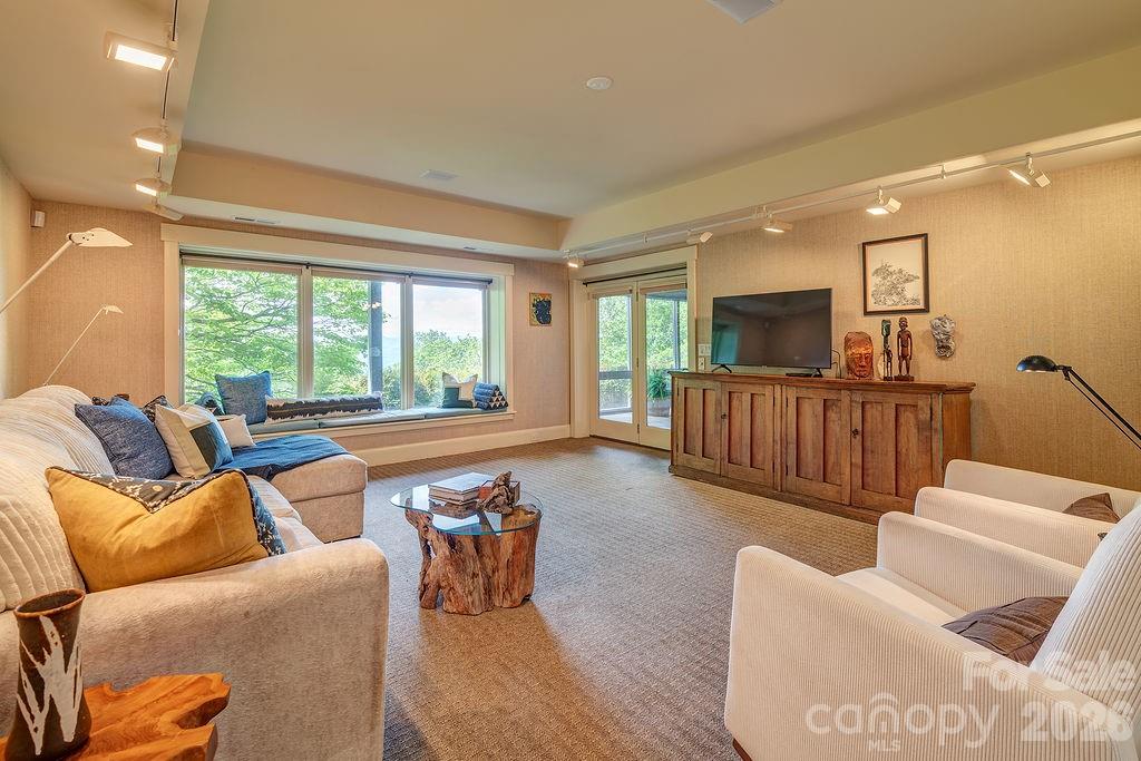 24 Westhaven Drive — Asheville