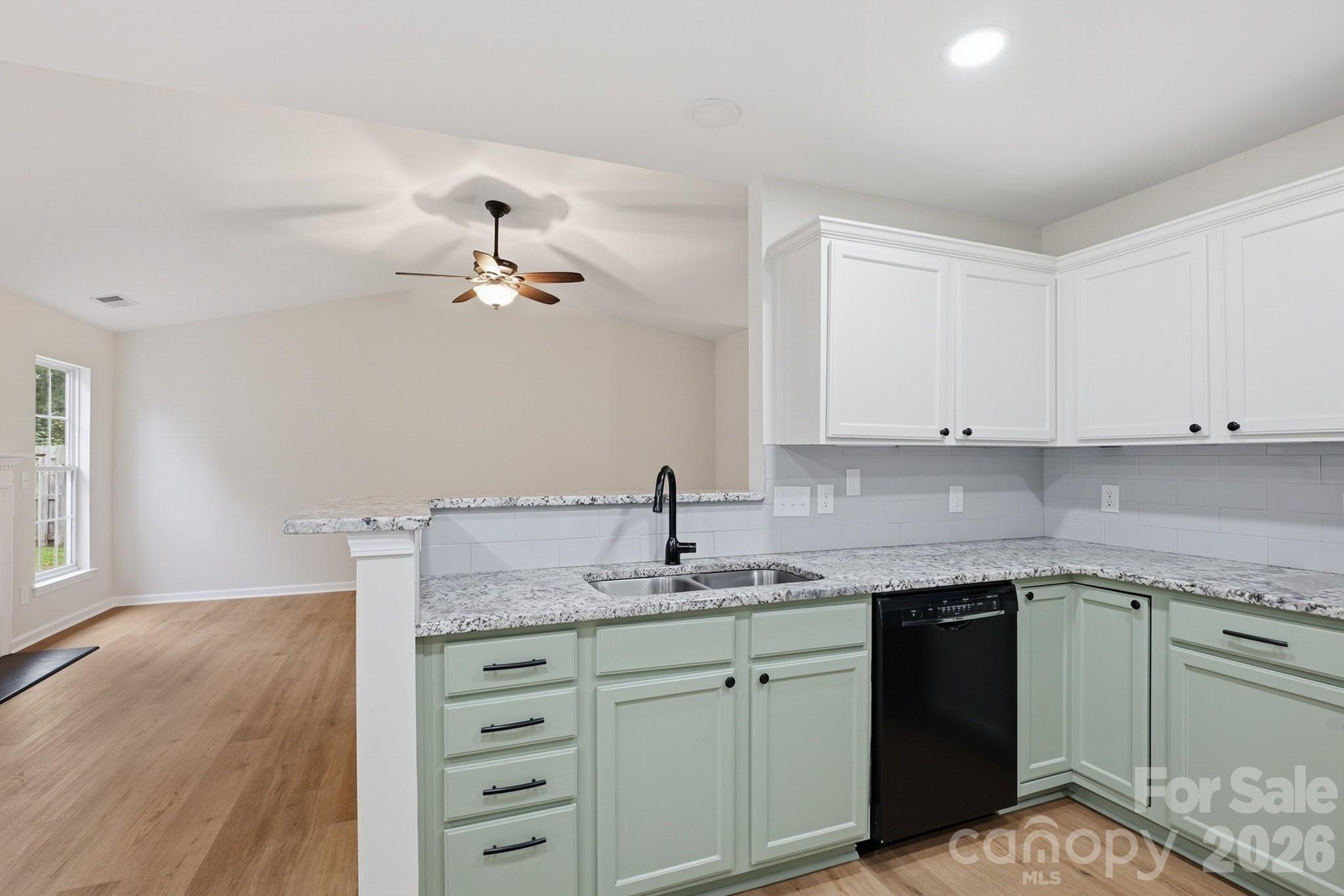 5123 Sunburst Lane — Charlotte