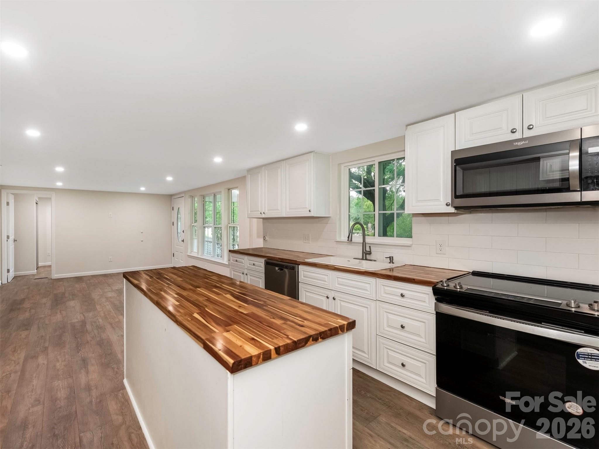 1016 Underwood Road — Matthews