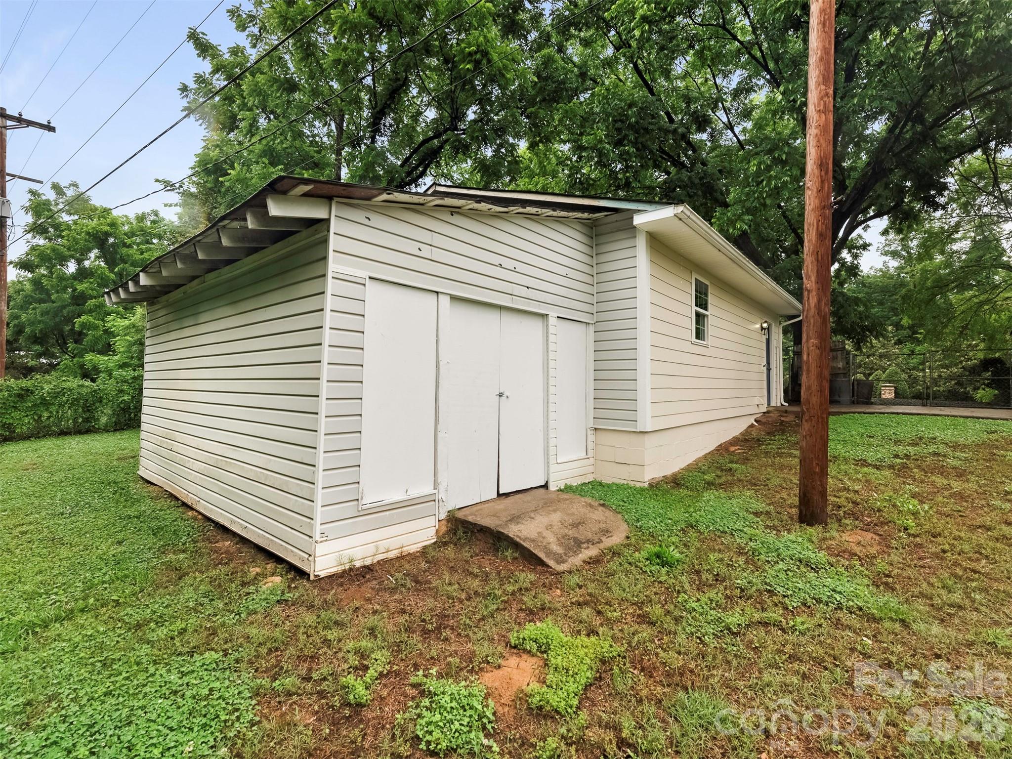 1016 Underwood Road — Matthews