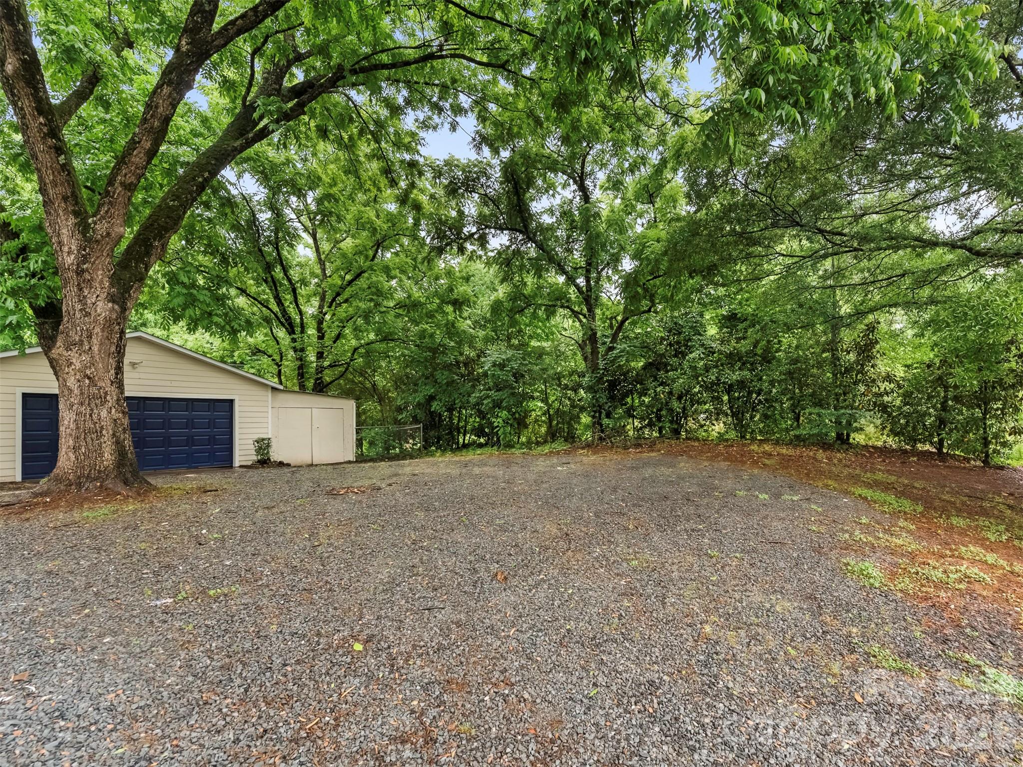 1016 Underwood Road — Matthews