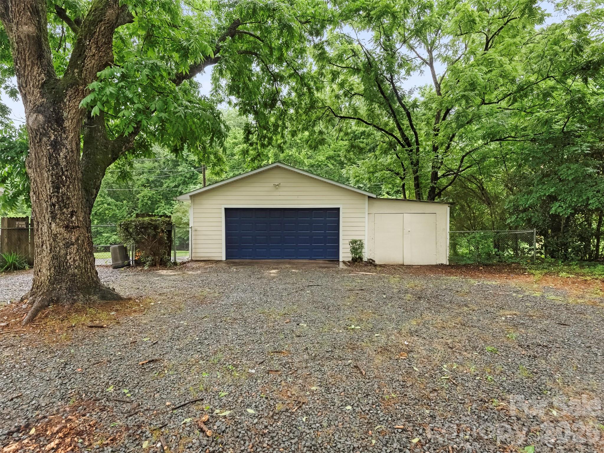 1016 Underwood Road — Matthews