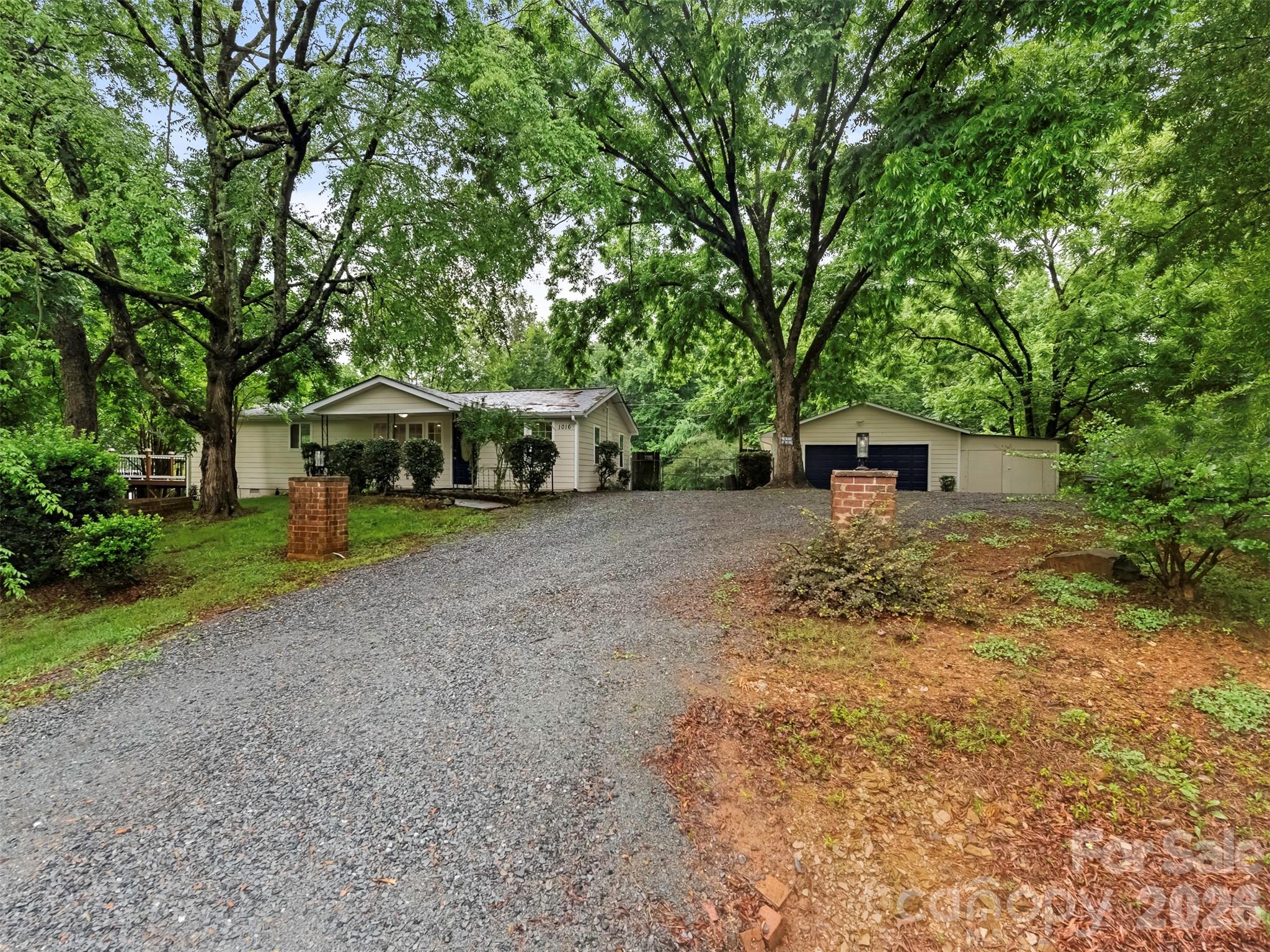 1016 Underwood Road — Matthews