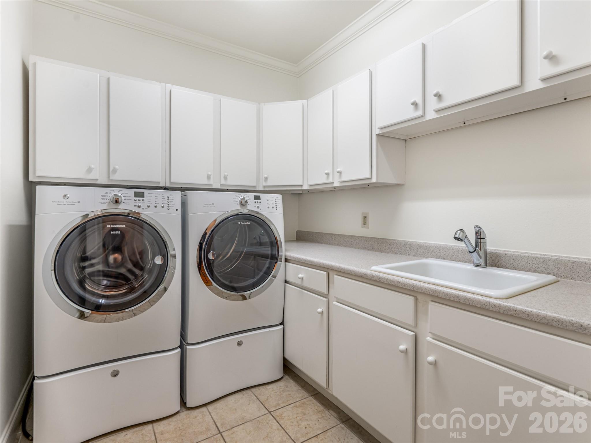 307 S Braeside Court — Asheville