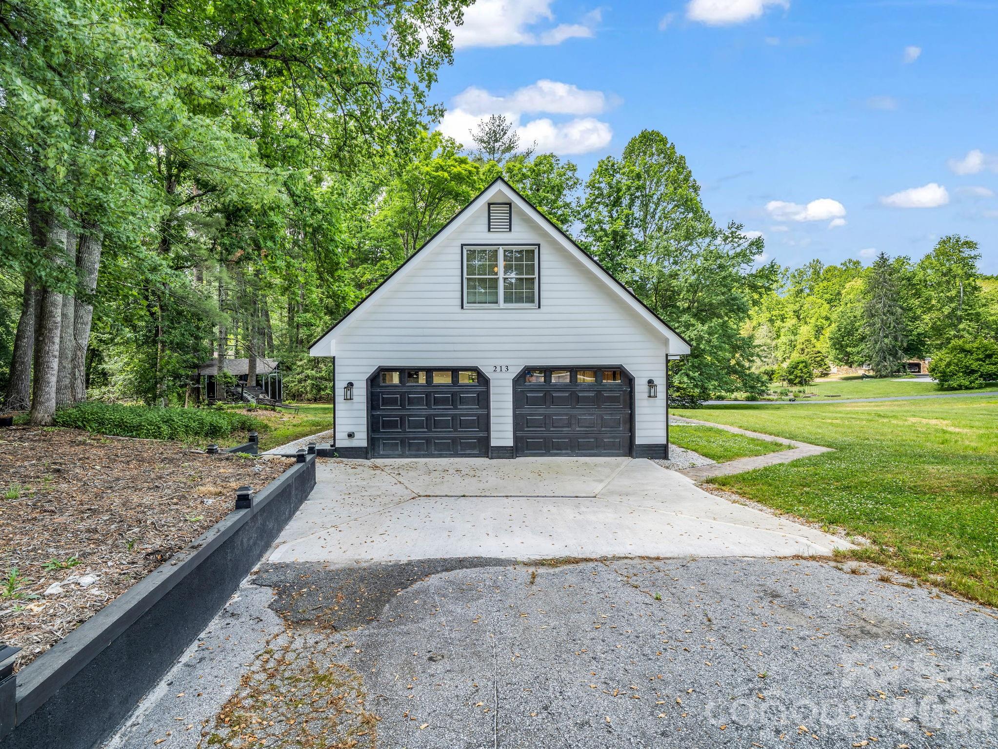 213 Raintree Drive — Hendersonville