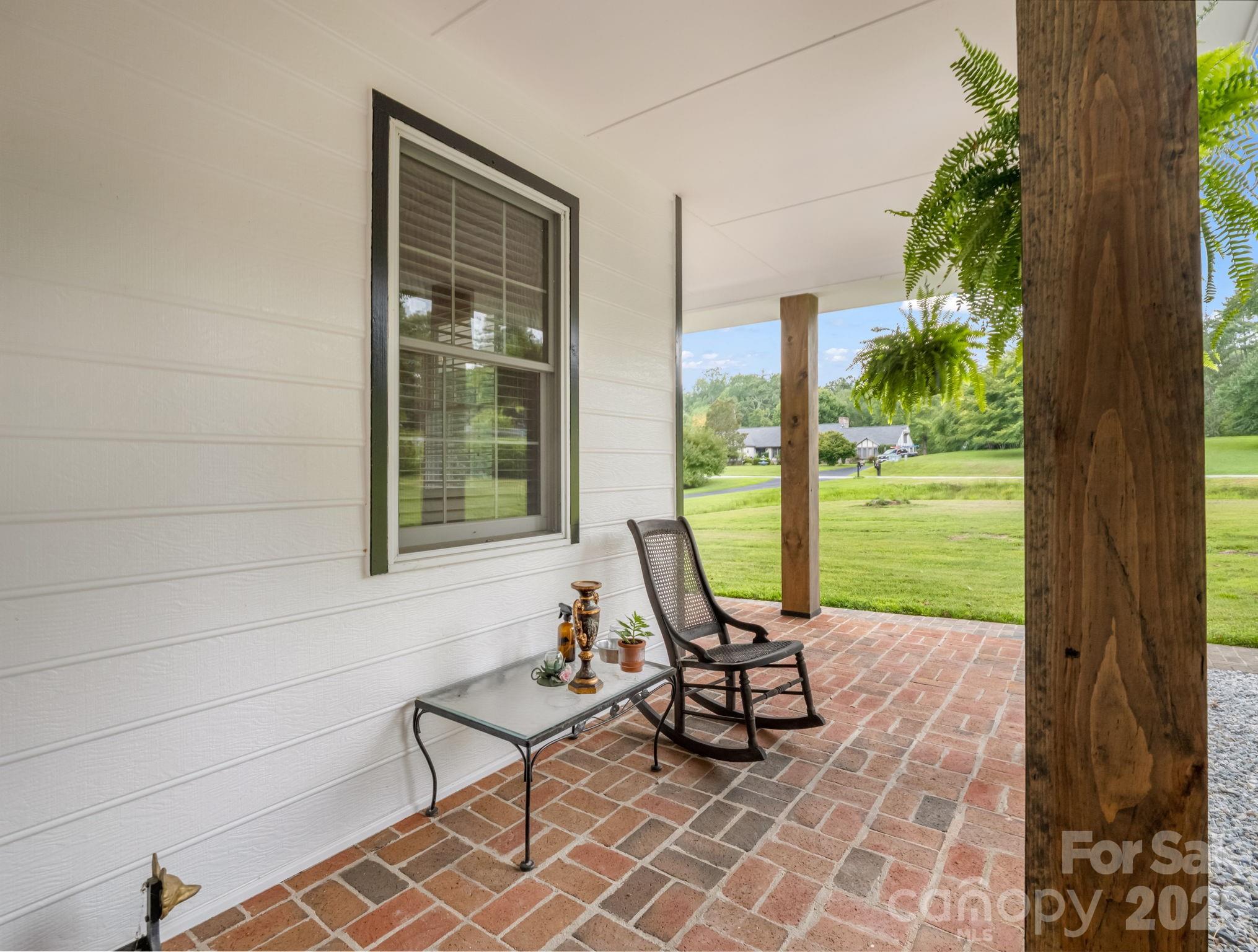 213 Raintree Drive — Hendersonville