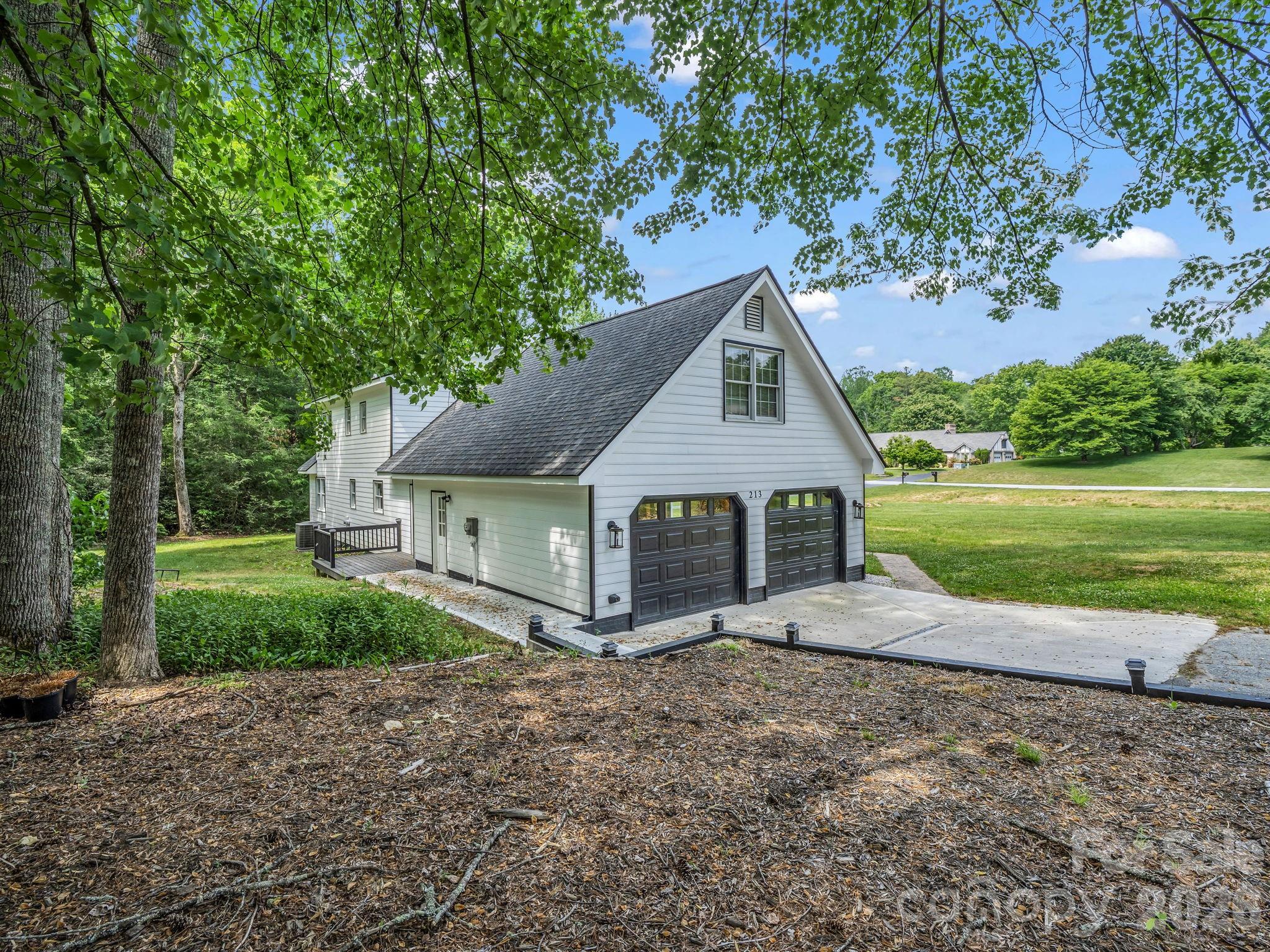 213 Raintree Drive — Hendersonville