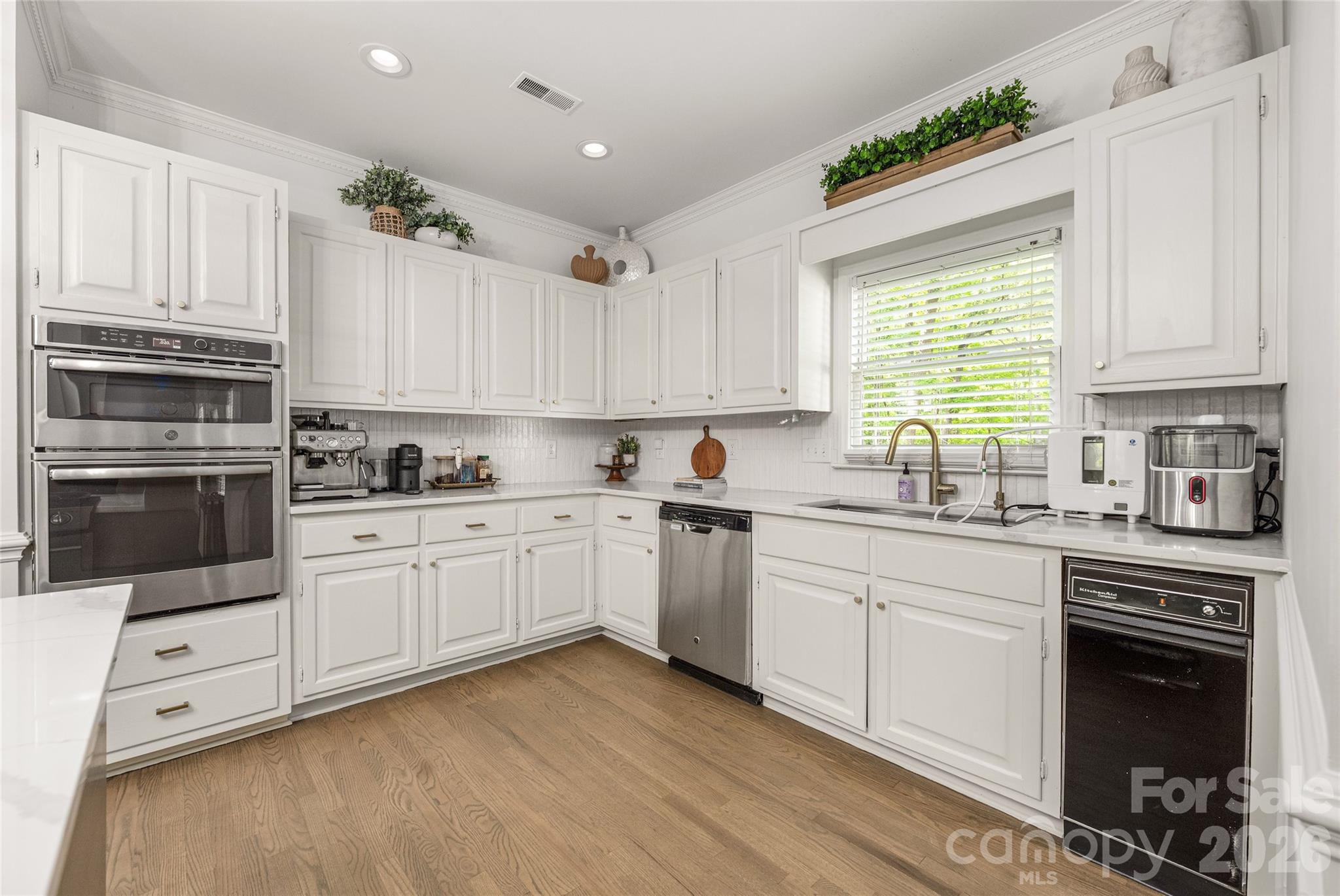 1800 Chestnut Lane — Matthews