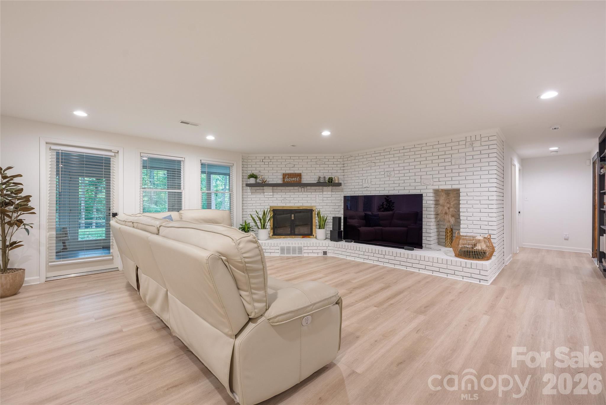 1800 Chestnut Lane — Matthews