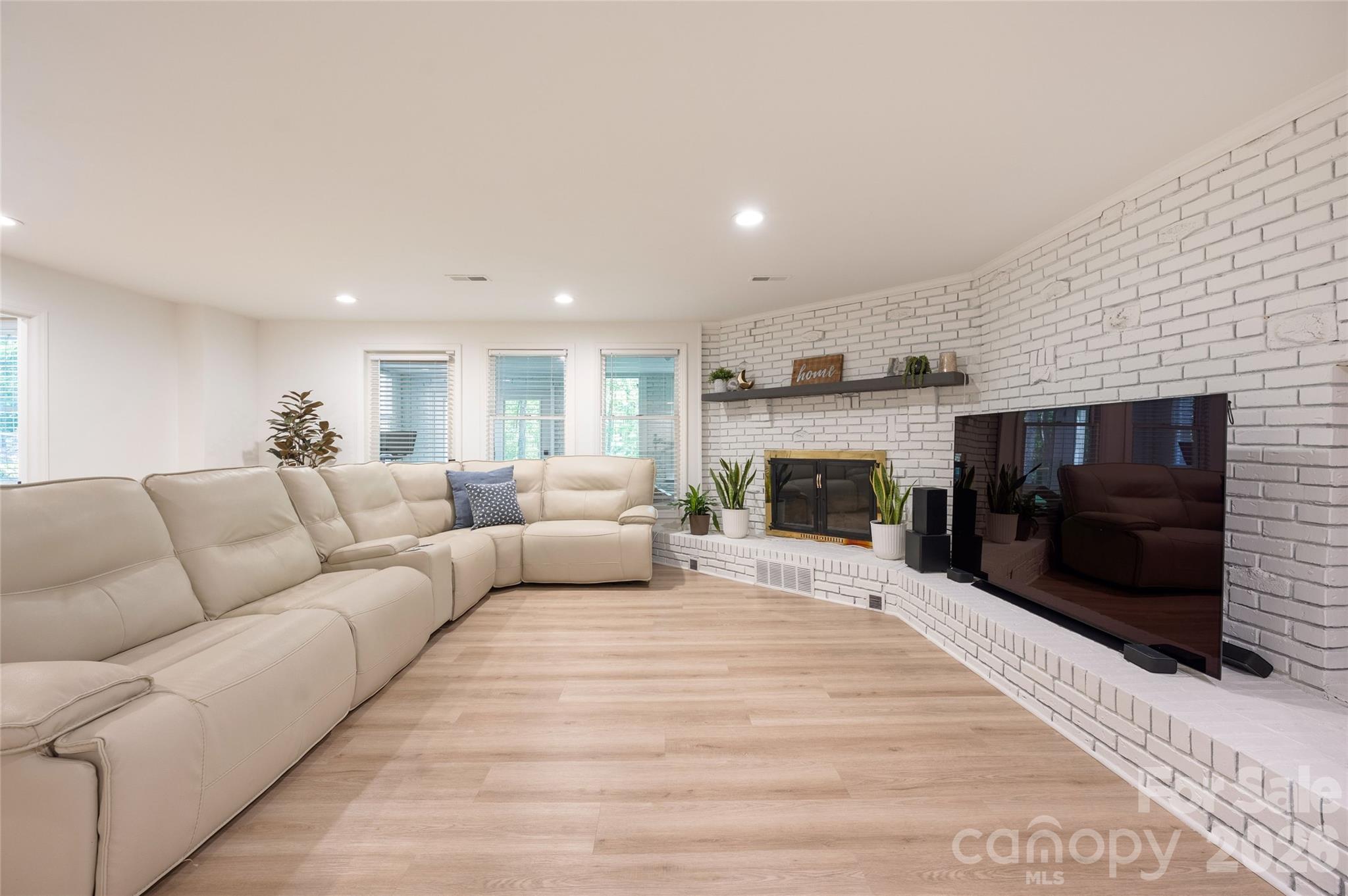 1800 Chestnut Lane — Matthews