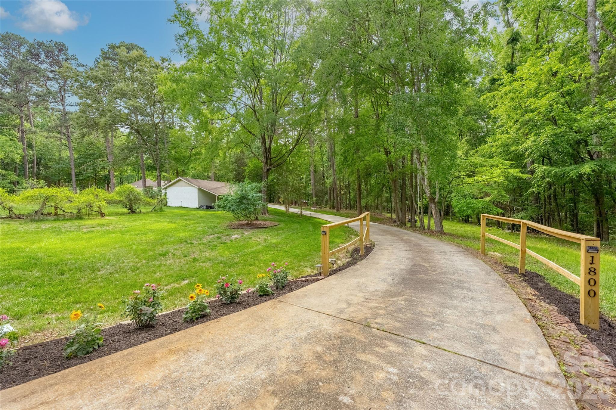 1800 Chestnut Lane — Matthews