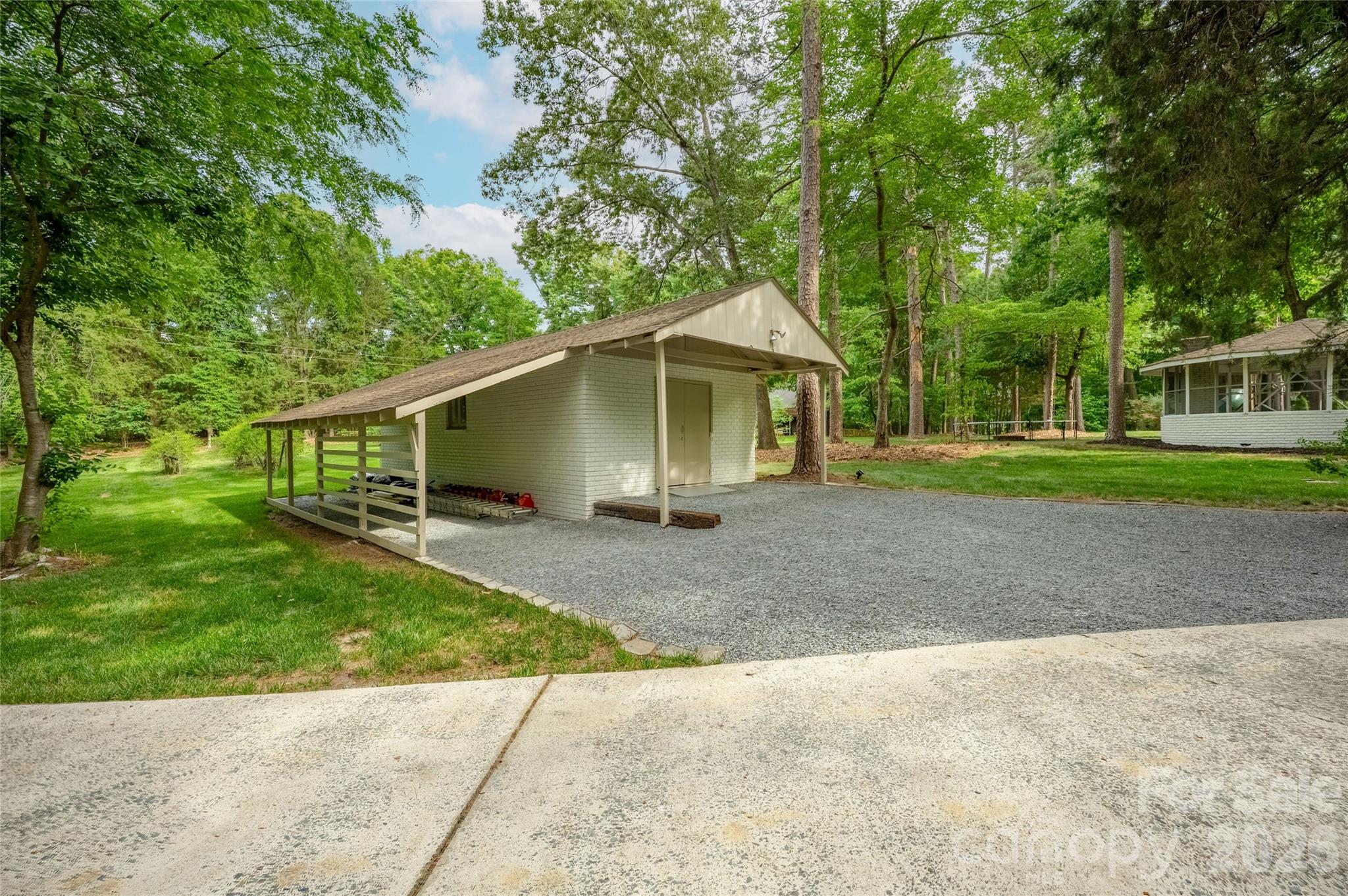 1800 Chestnut Lane — Matthews