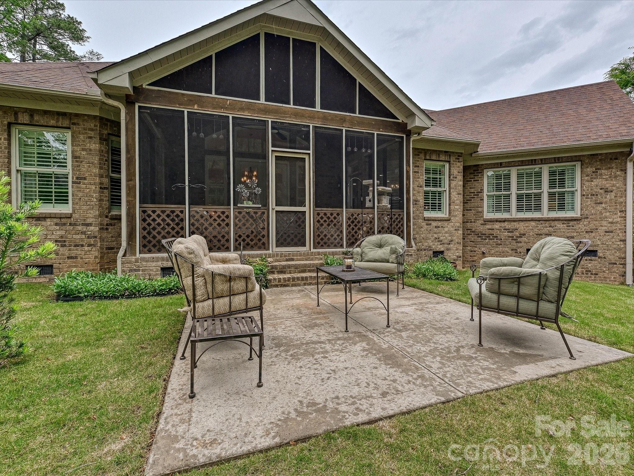 124 Cottage Creek Court — York