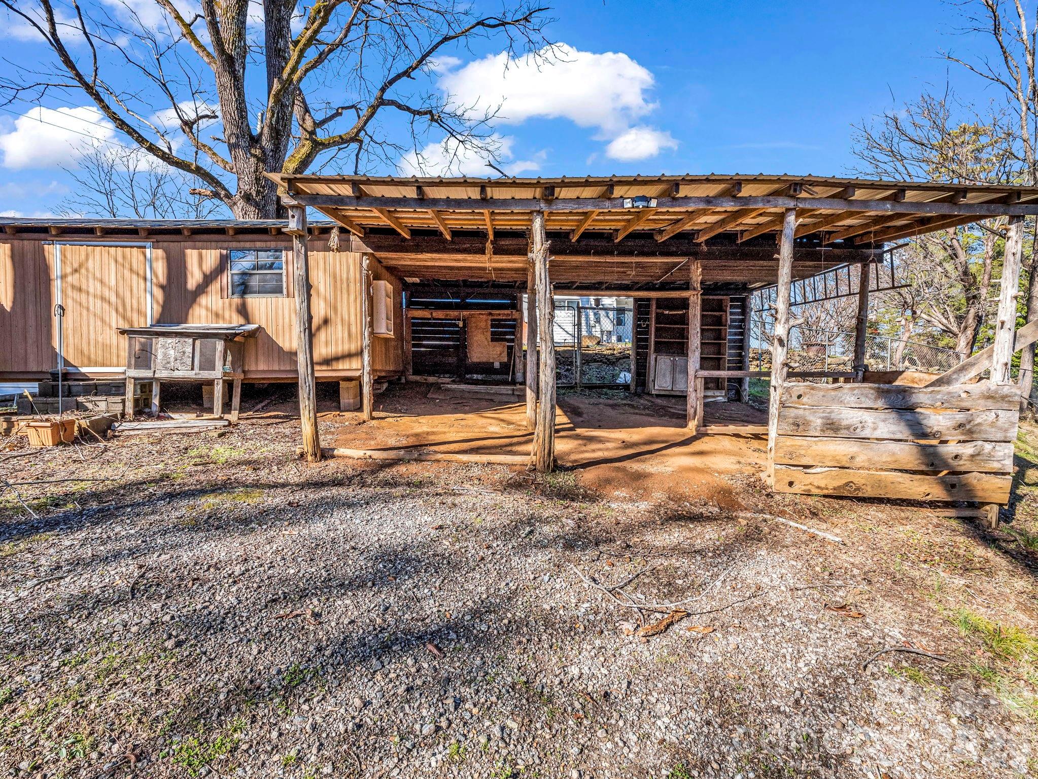 620 Smith Waldrop Road — Columbus