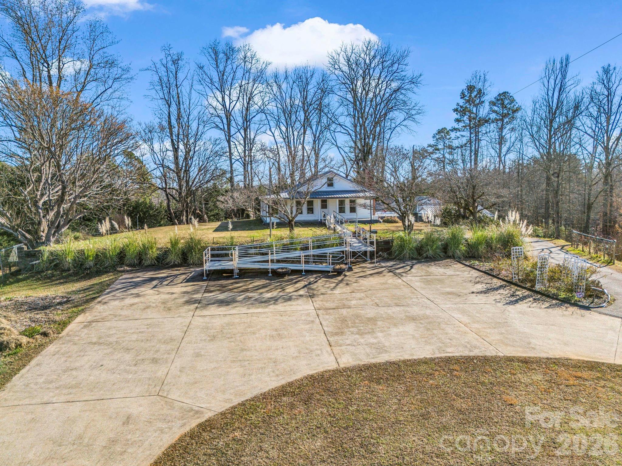 620 Smith Waldrop Road — Columbus