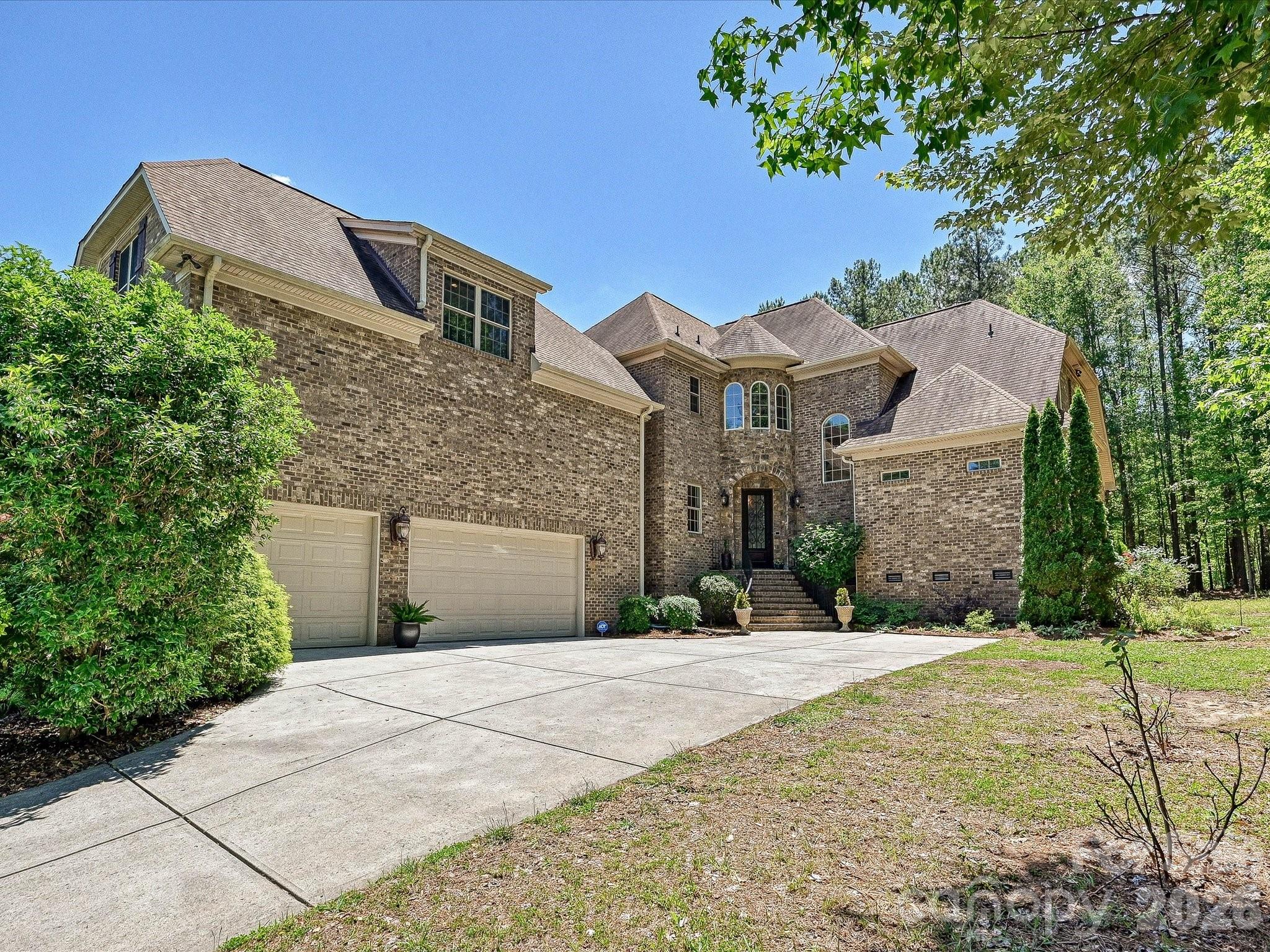 275 Palm Cove Way — York