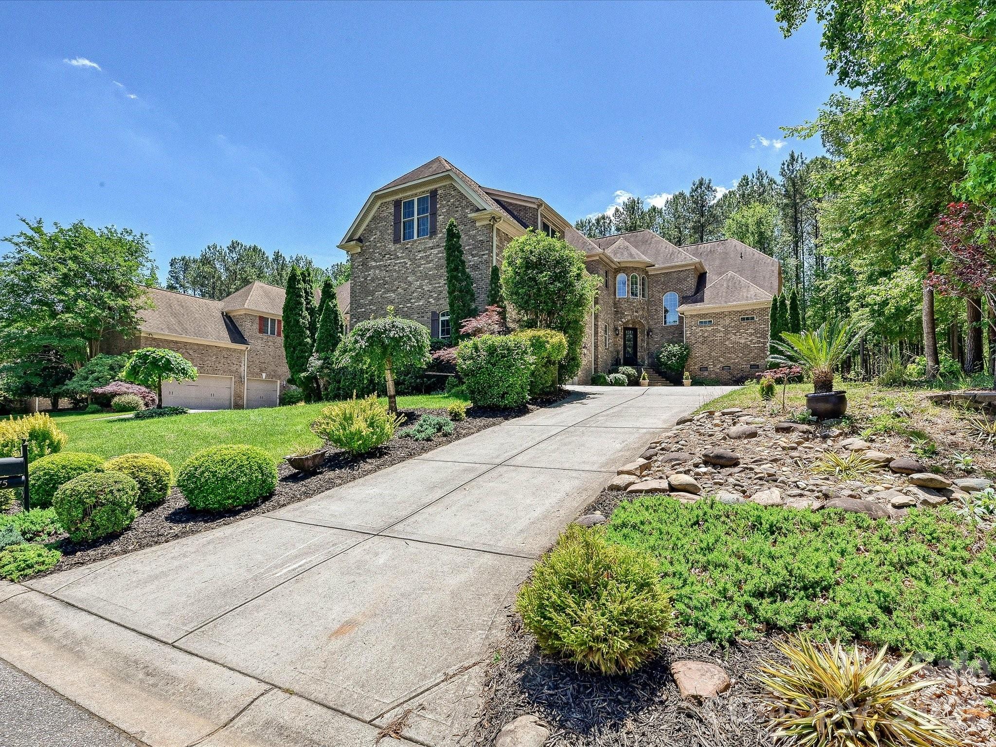 275 Palm Cove Way — York