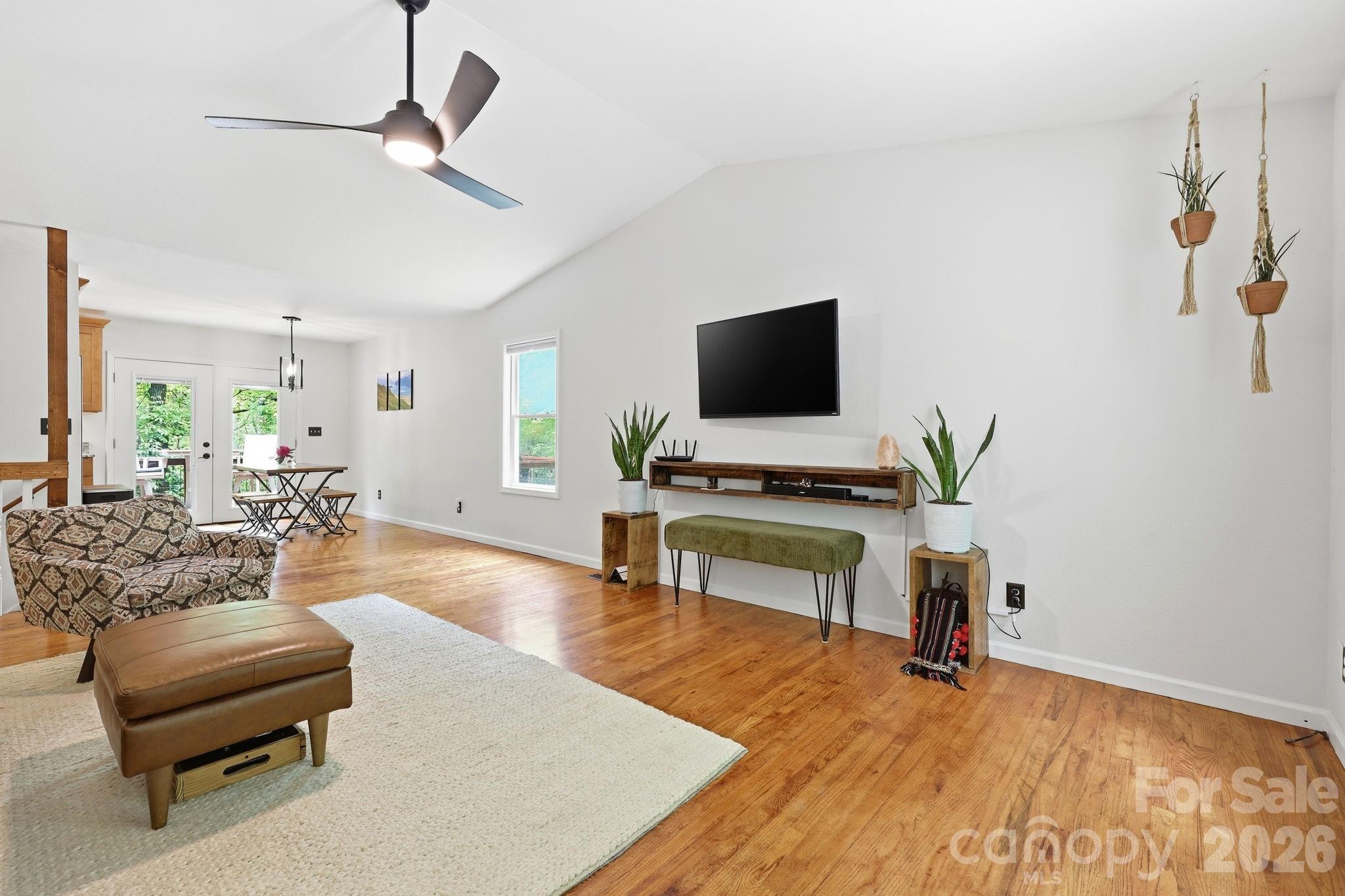302 Rich Mountain Road — Flat Rock