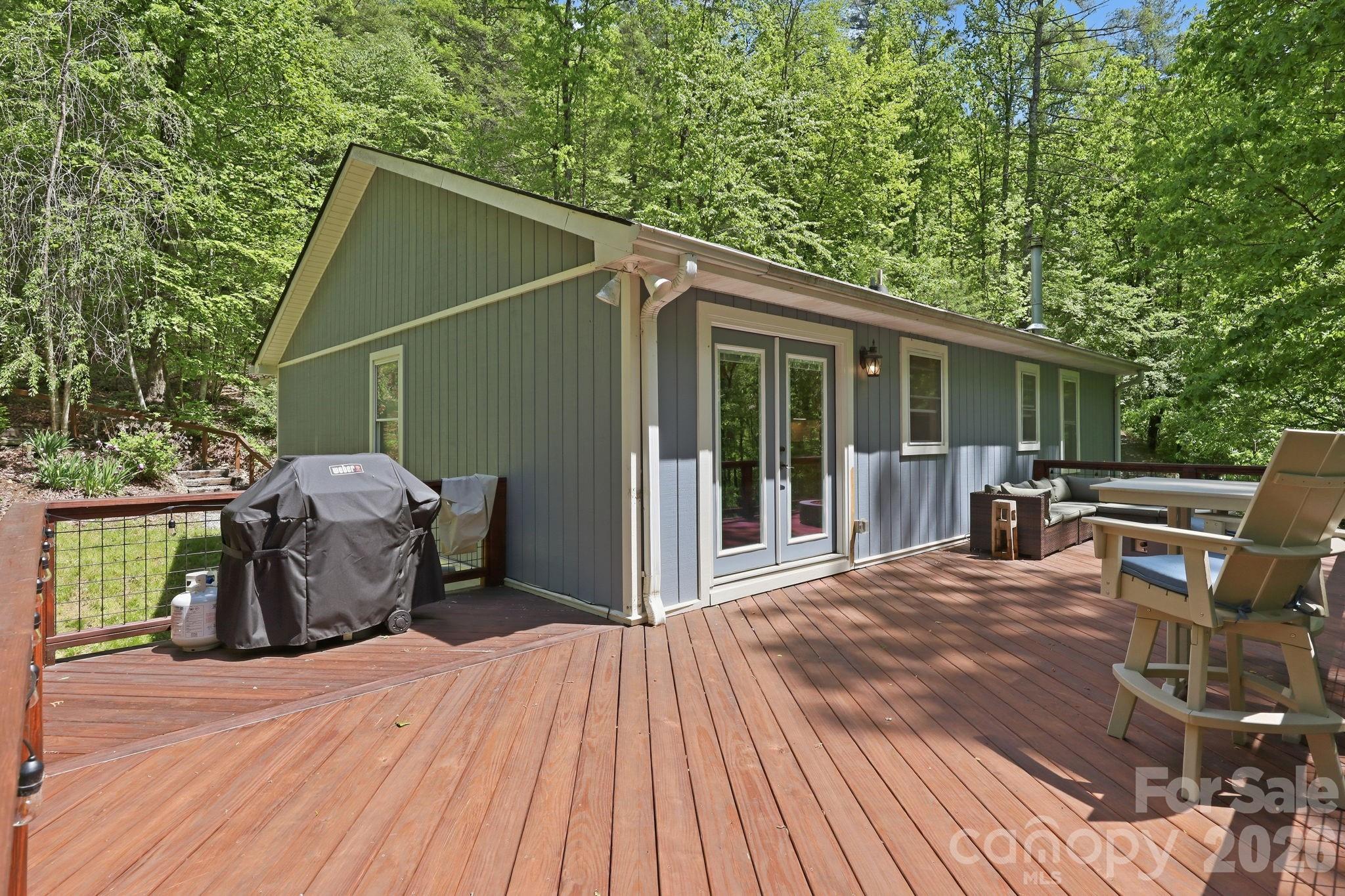 302 Rich Mountain Road — Flat Rock