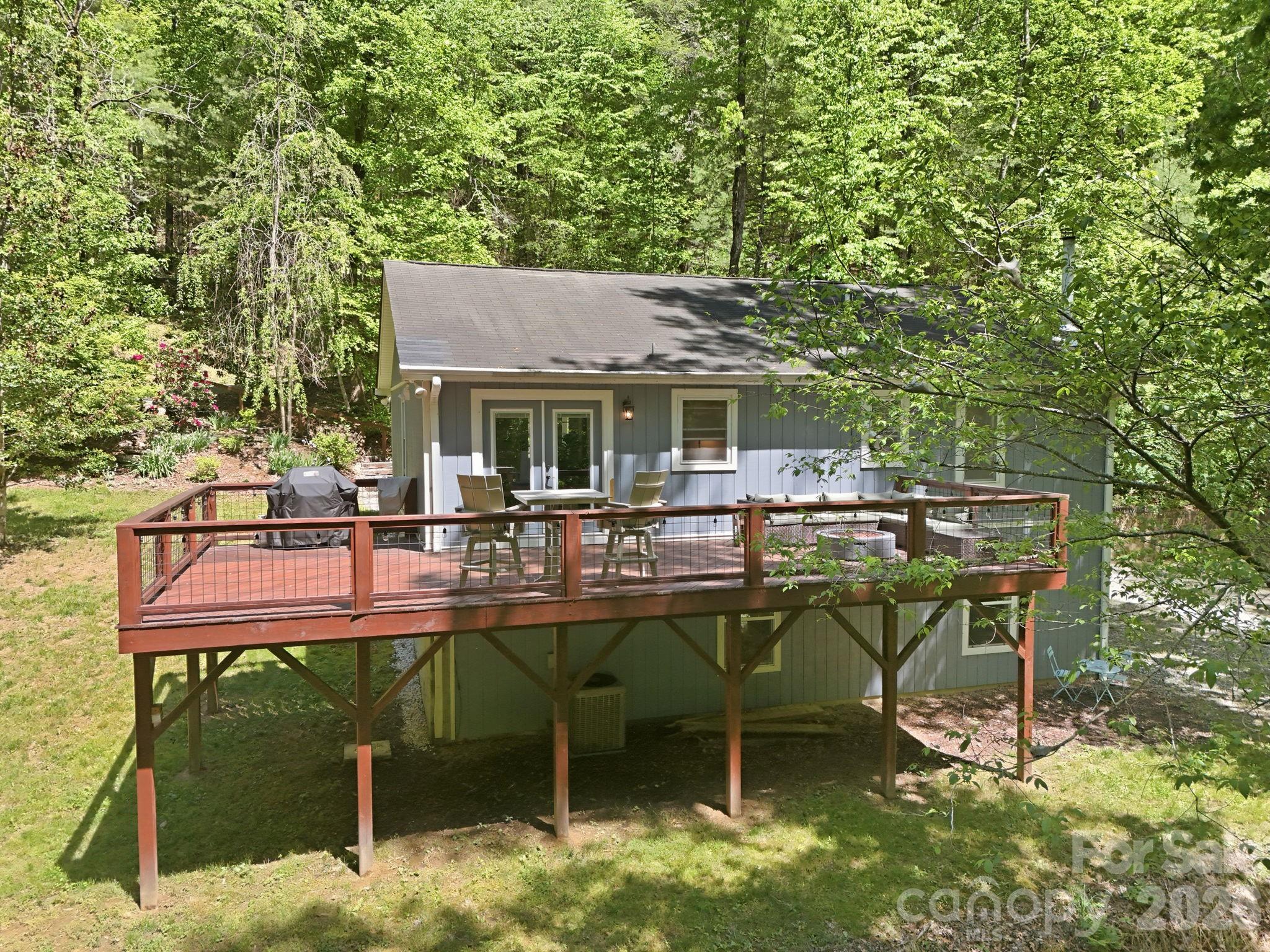 302 Rich Mountain Road — Flat Rock