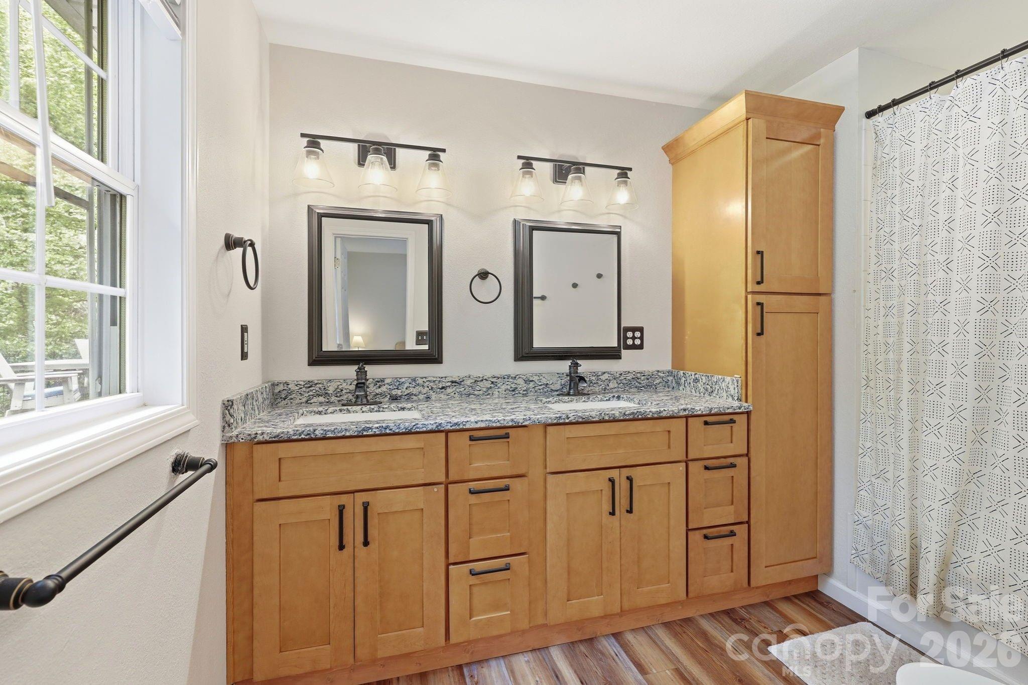 302 Rich Mountain Road — Flat Rock
