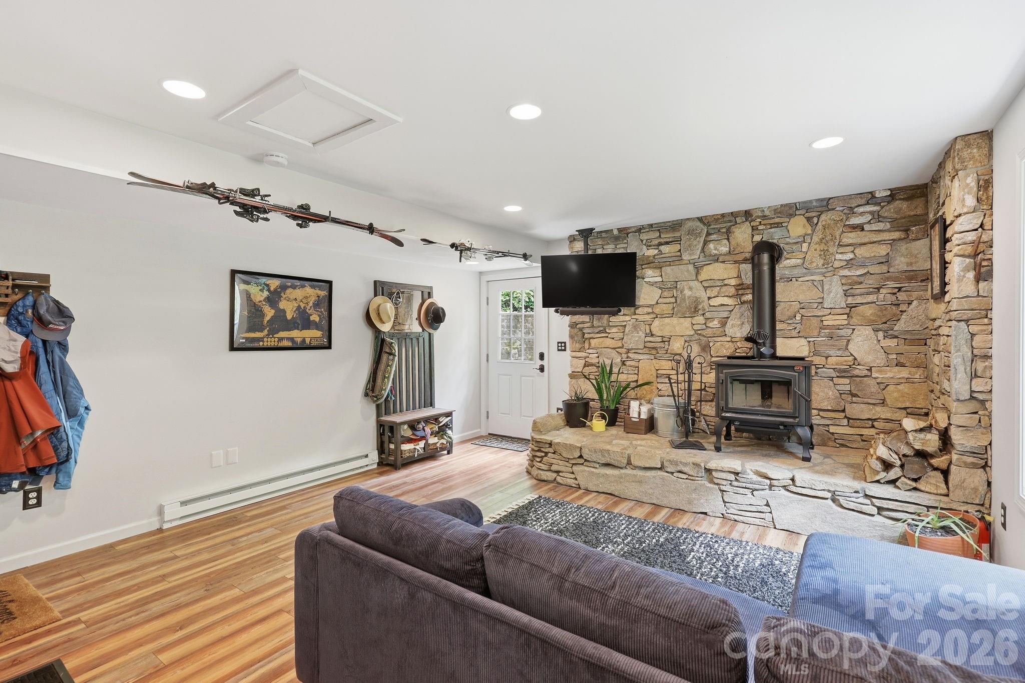 302 Rich Mountain Road — Flat Rock