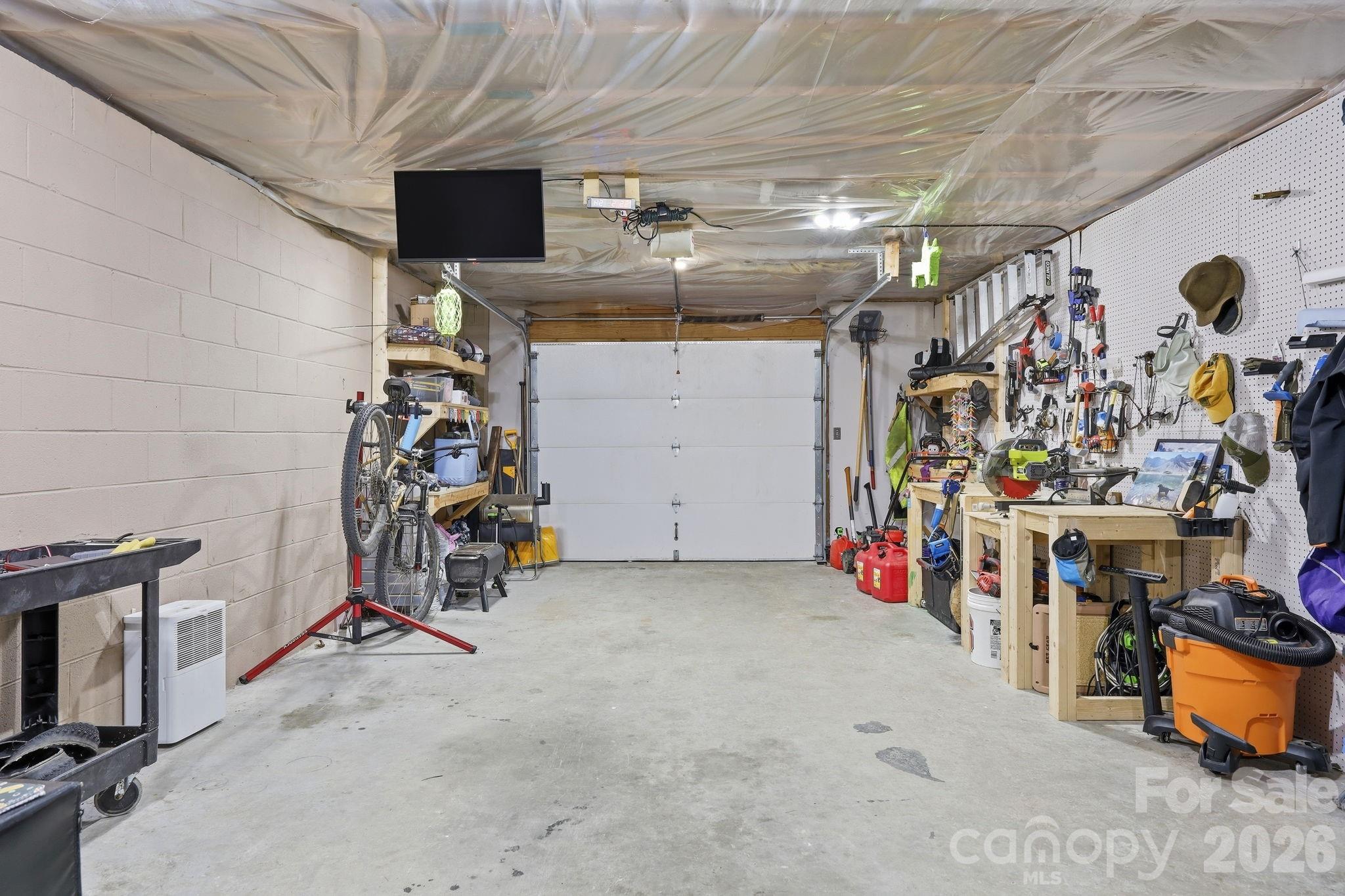302 Rich Mountain Road — Flat Rock
